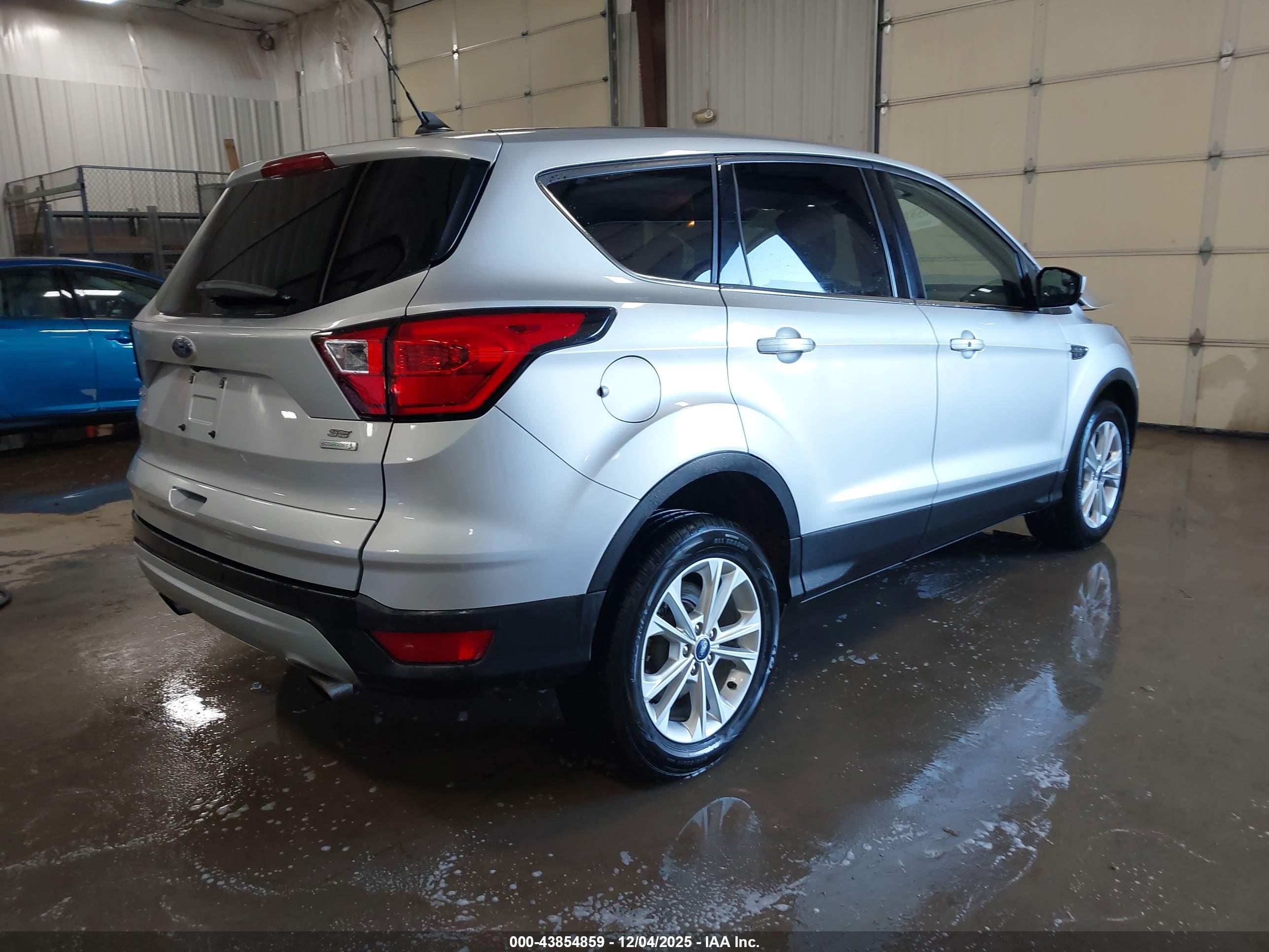 FORD ESCAPE image 4