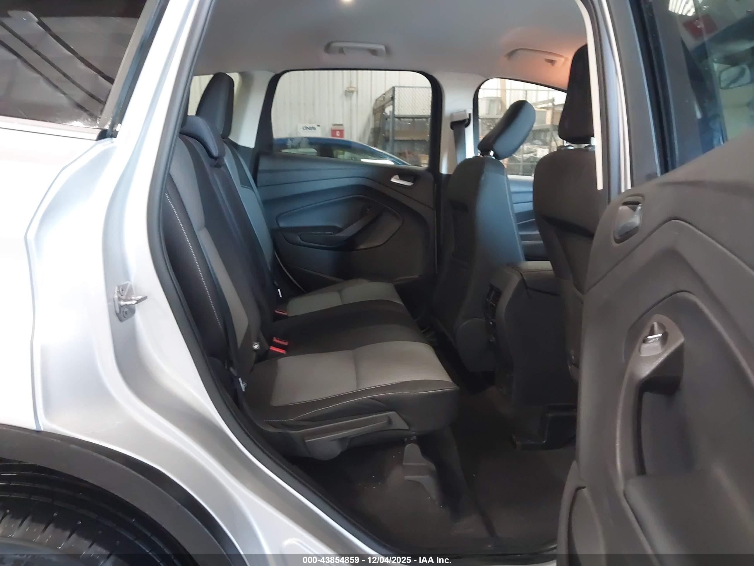 FORD ESCAPE image 8
