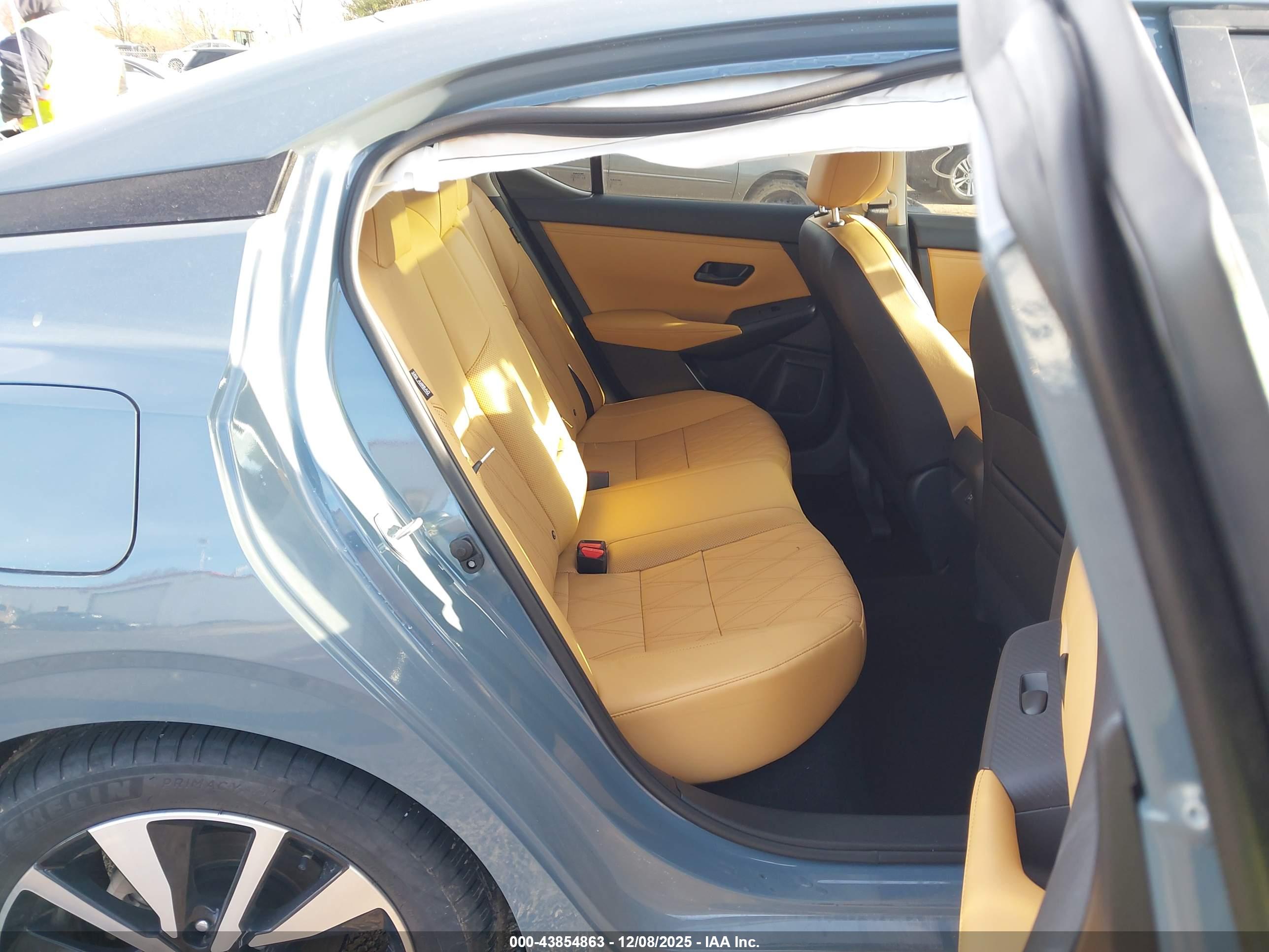 NISSAN SENTRA image 8