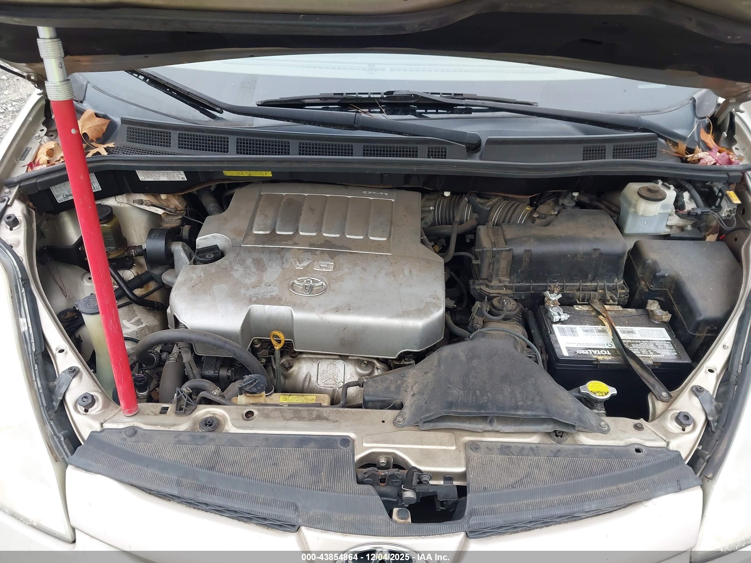 TOYOTA SIENNA image 10