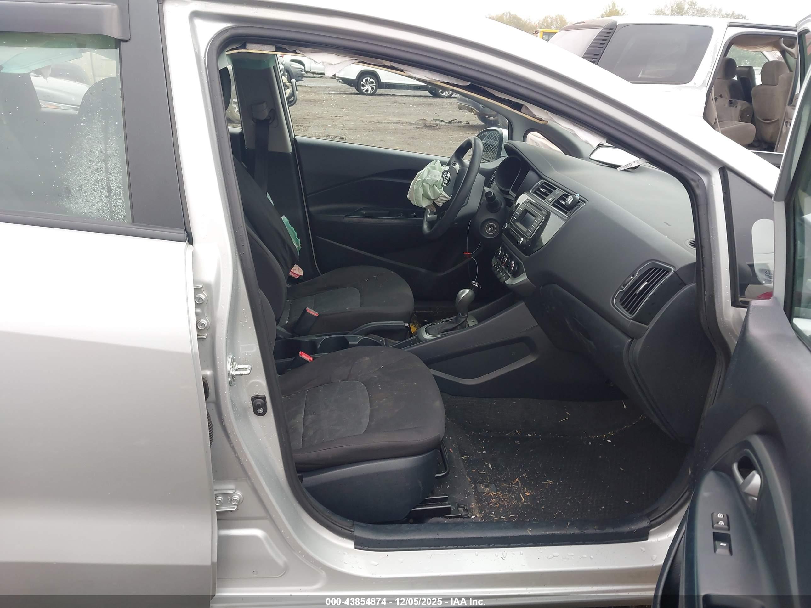 KIA RIO image 5
