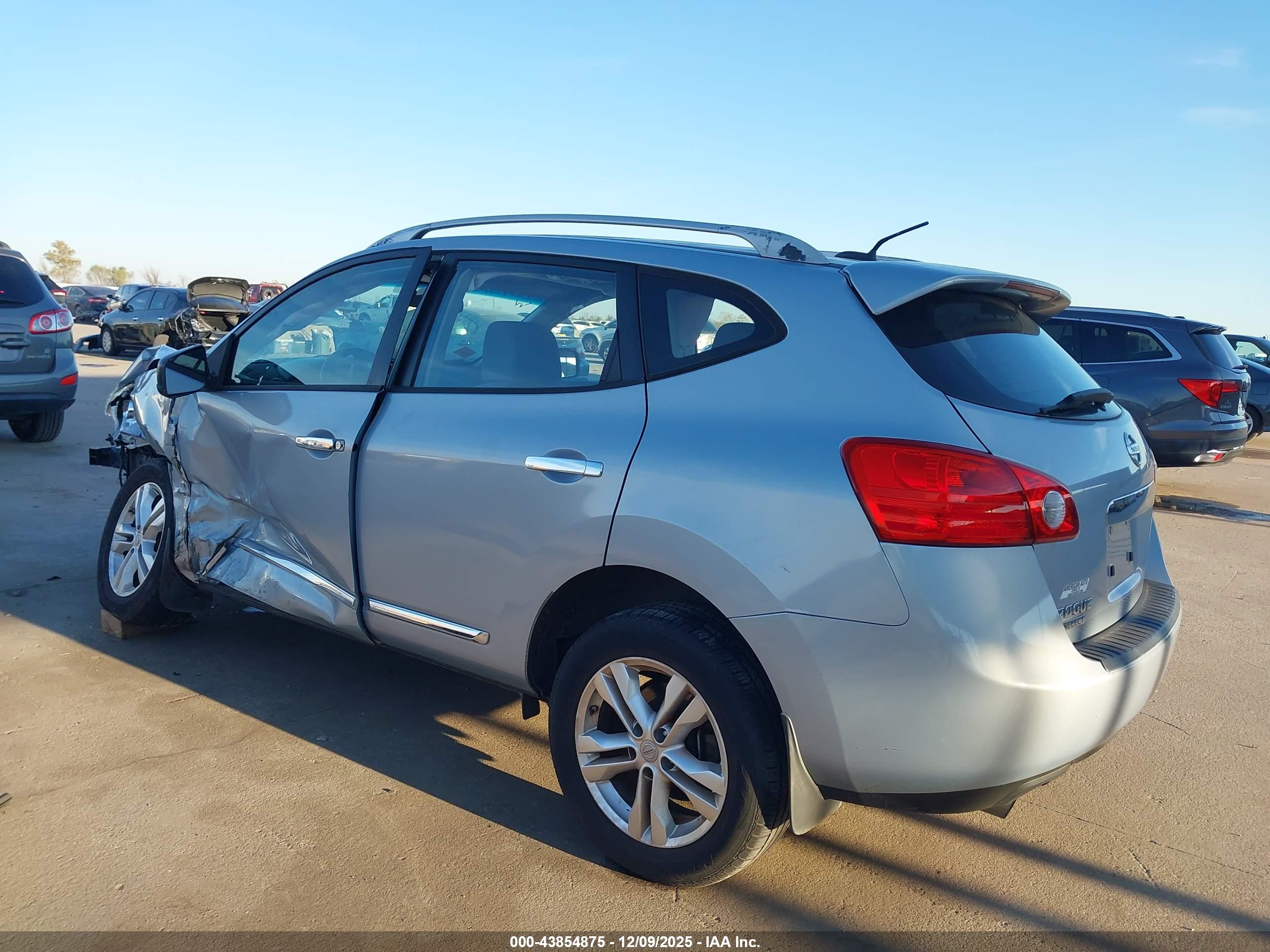 NISSAN ROGUE image 3