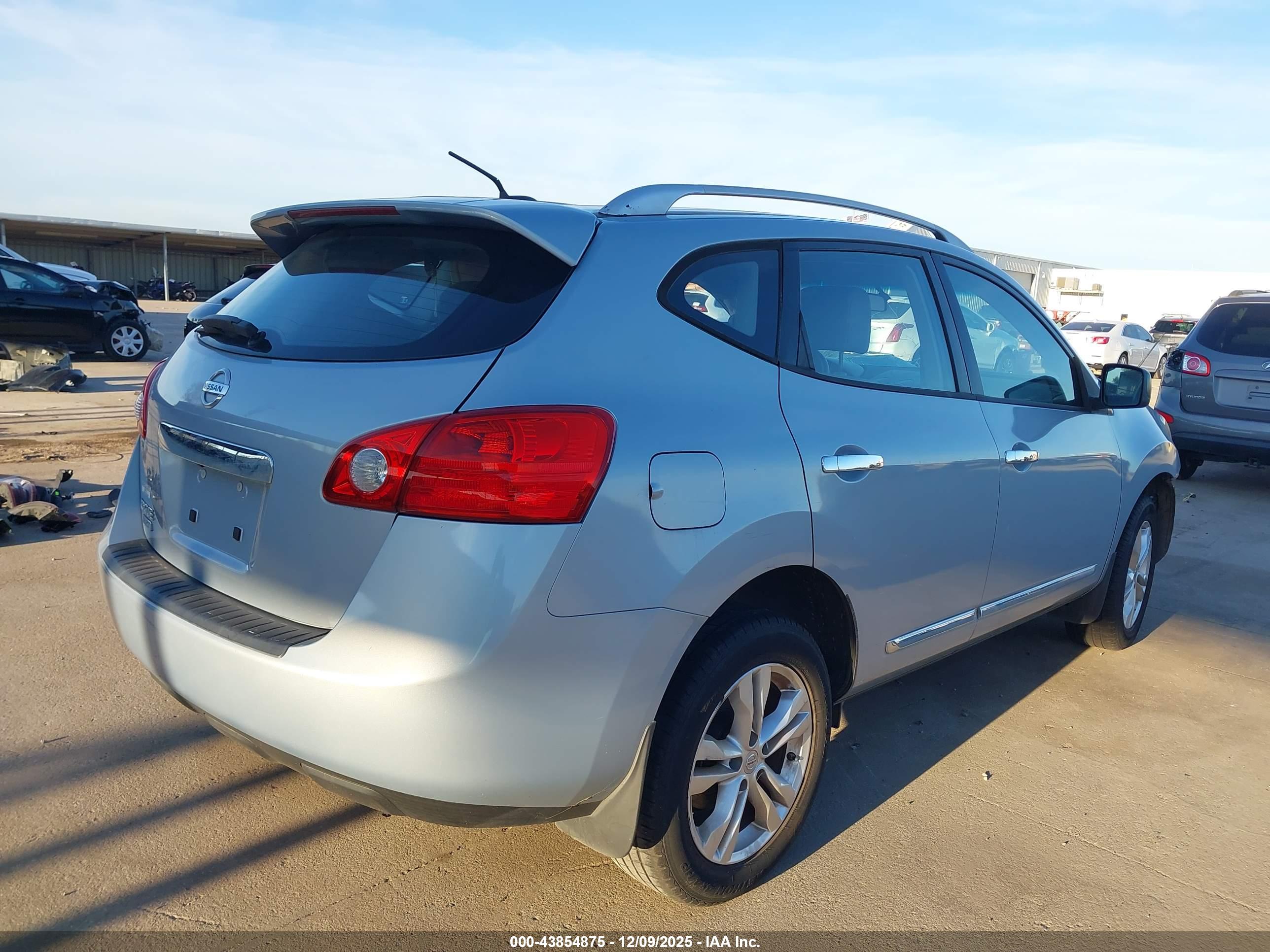 NISSAN ROGUE image 4