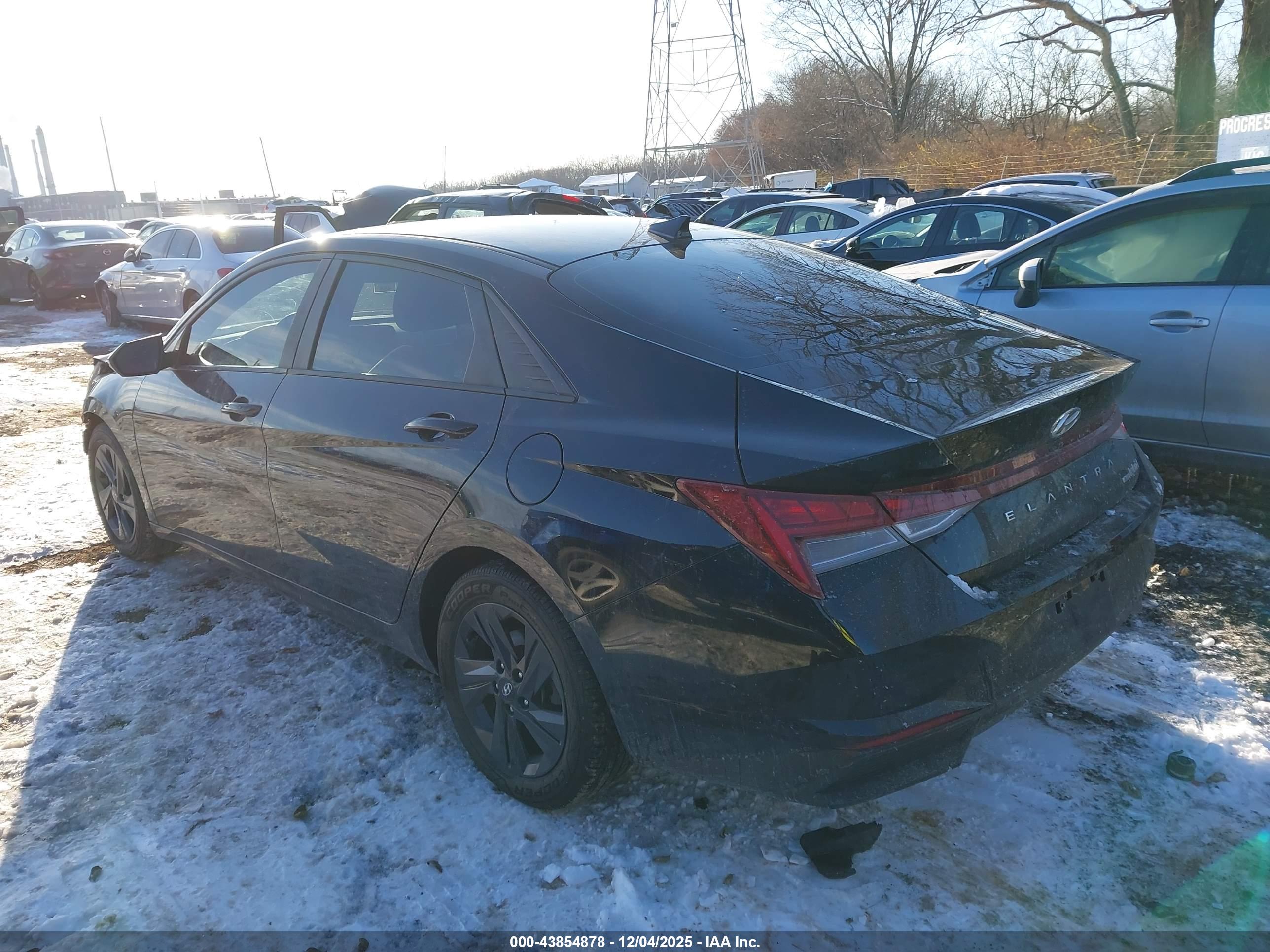 HYUNDAI ELANTRA image 3