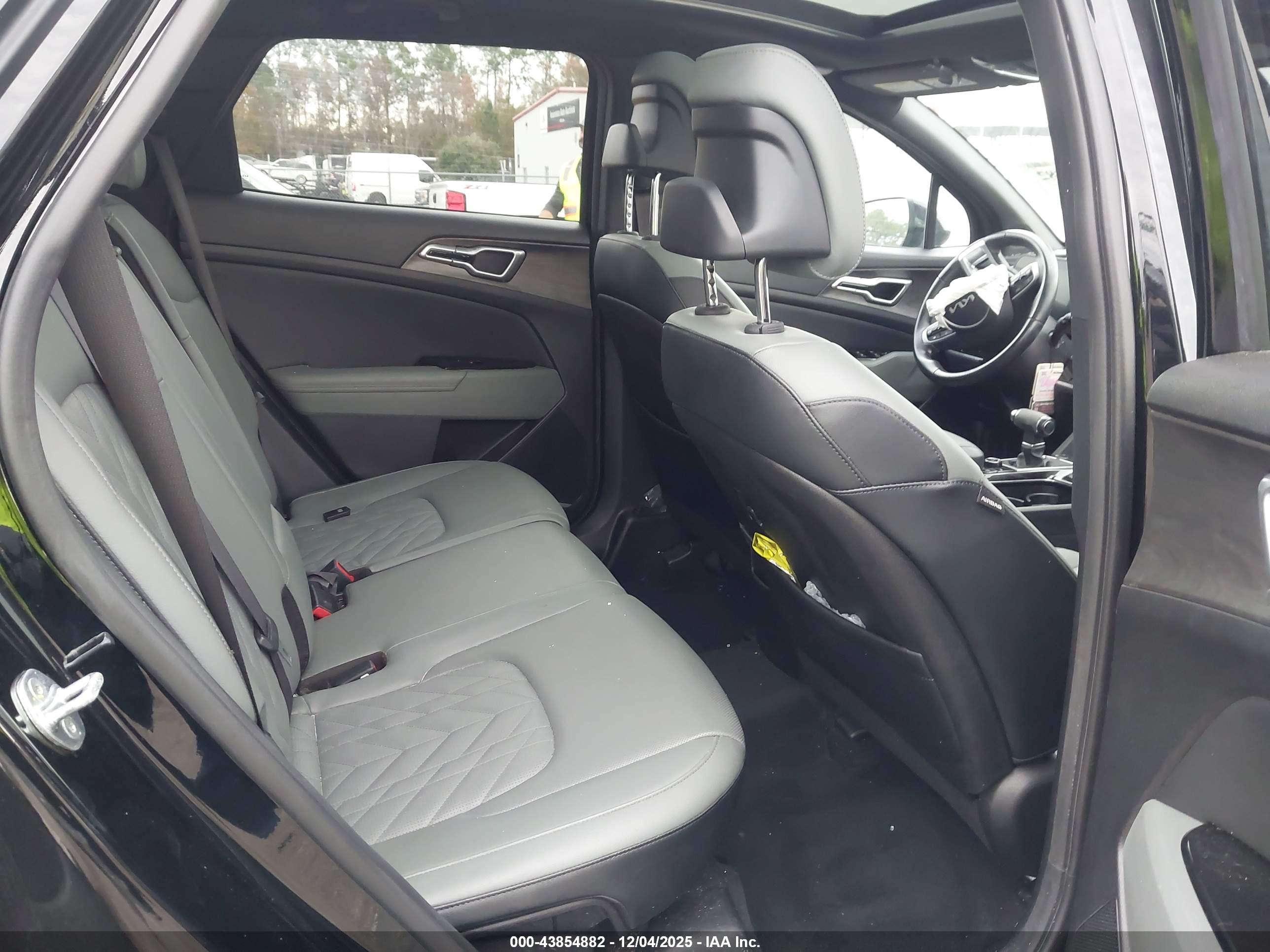 KIA SPORTAGE image 8