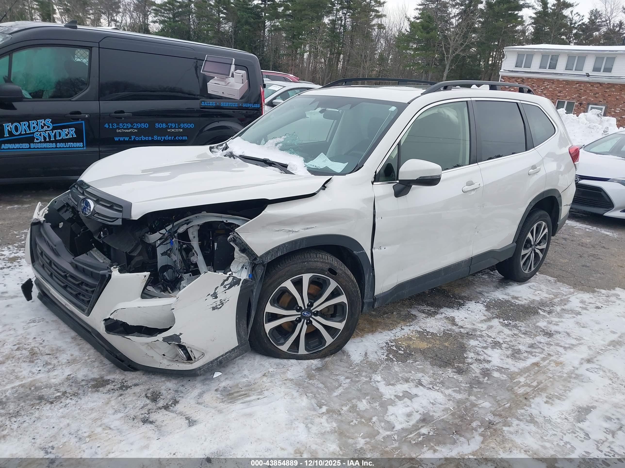 SUBARU FORESTER image 2