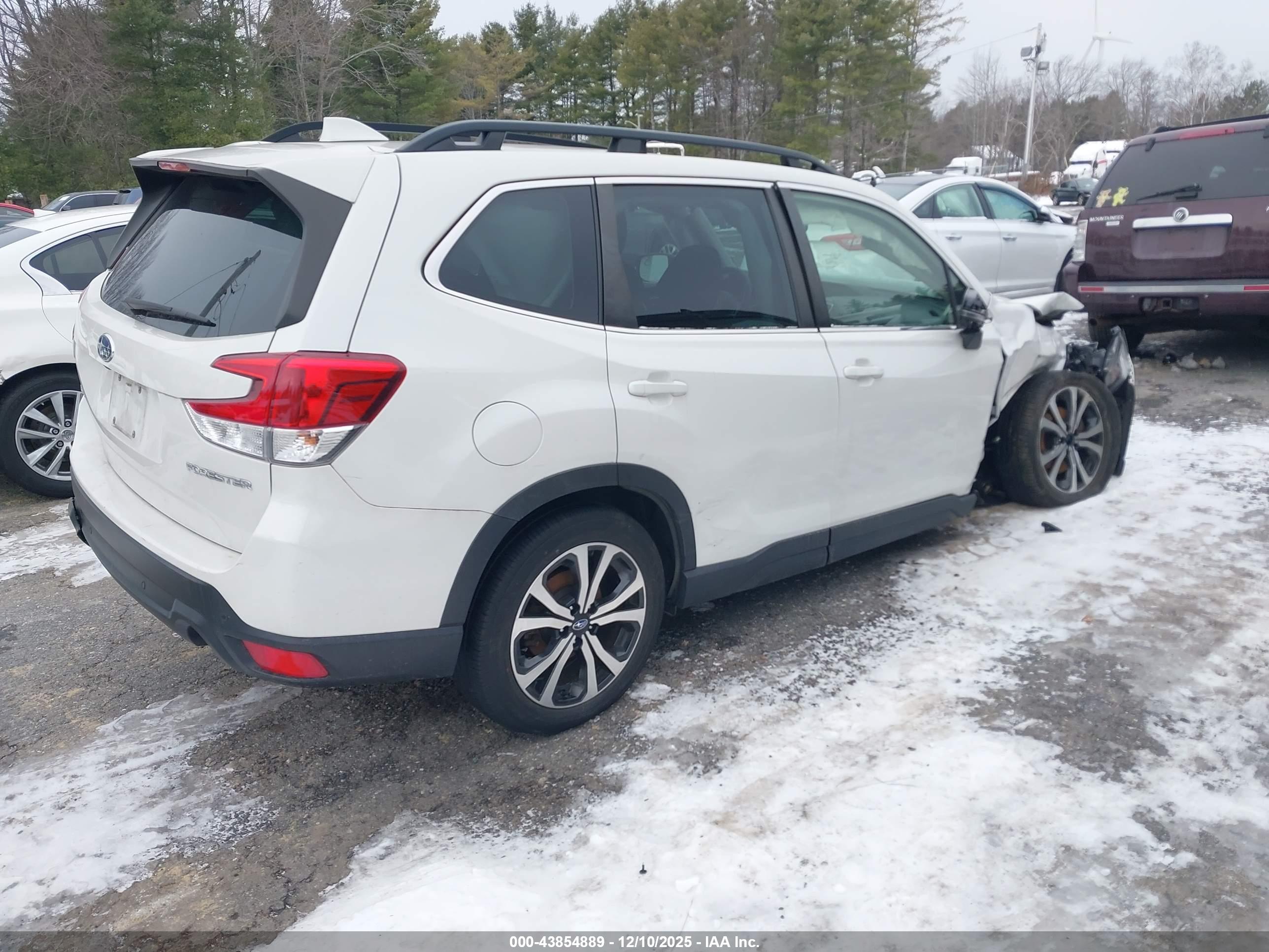 SUBARU FORESTER image 4