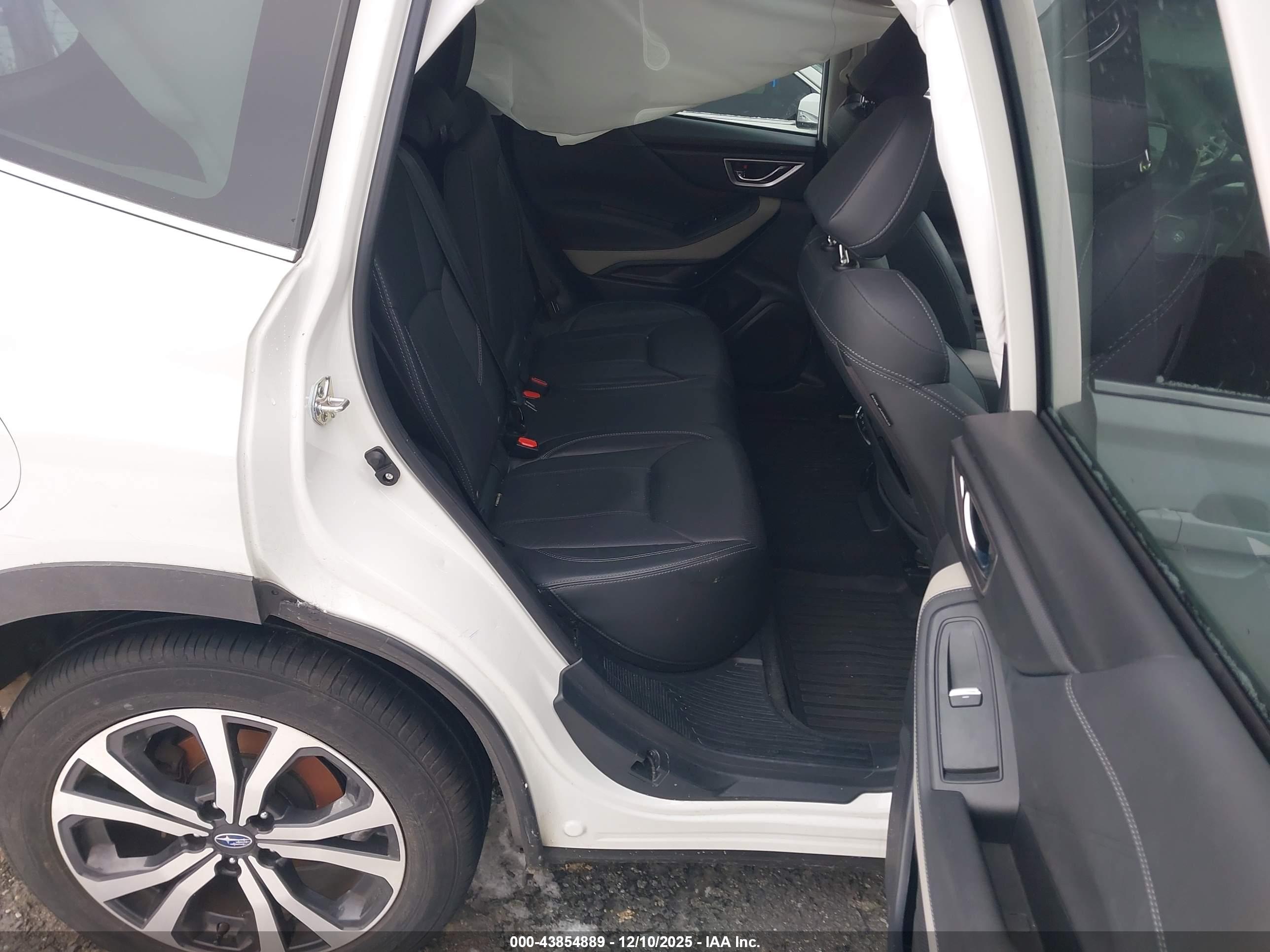 SUBARU FORESTER image 8