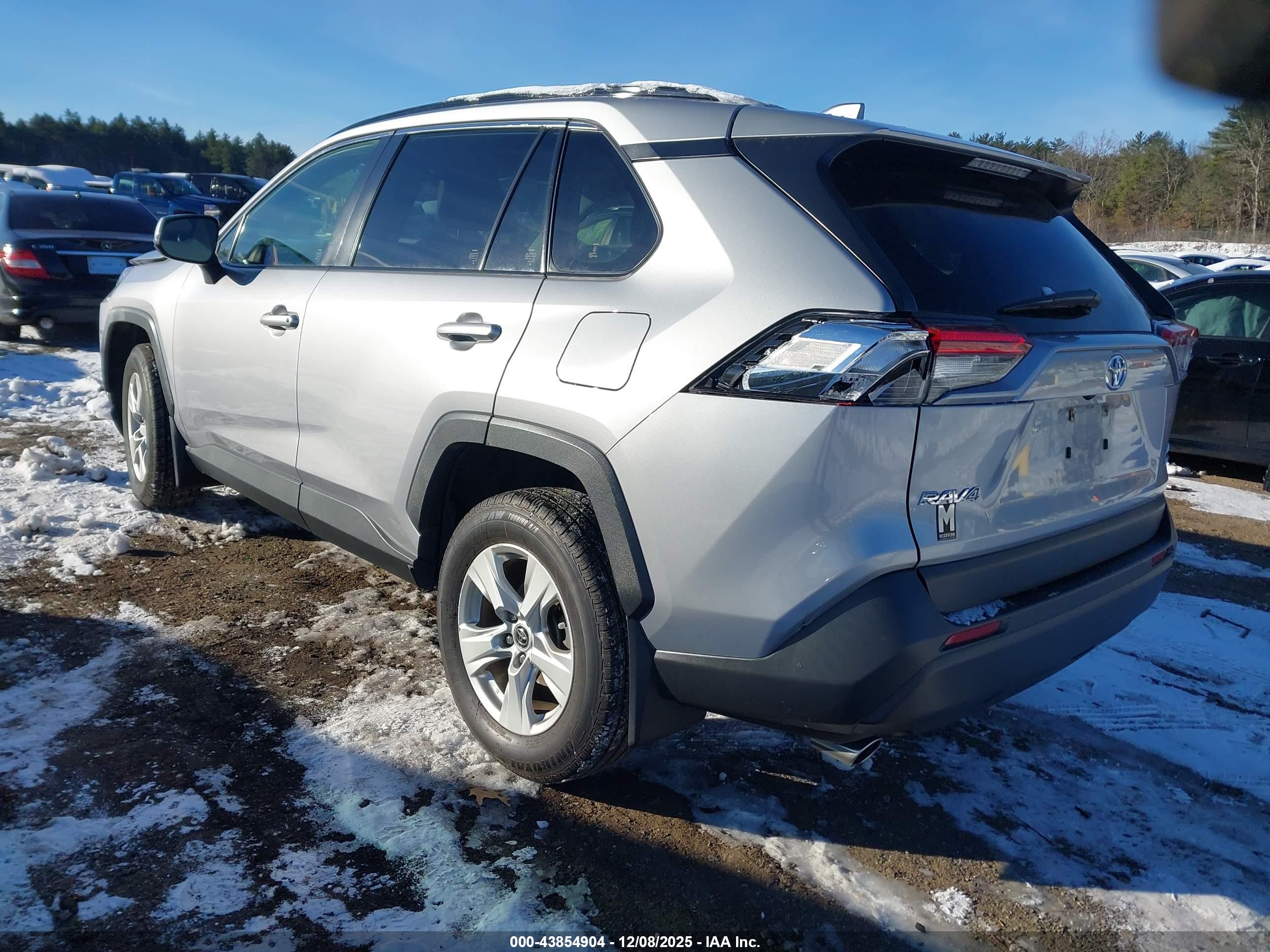 TOYOTA RAV4 image 3