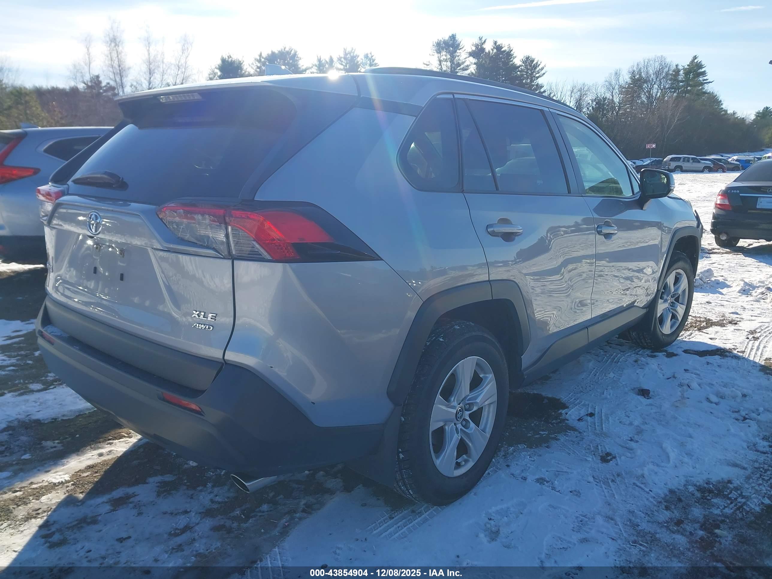 TOYOTA RAV4 image 4