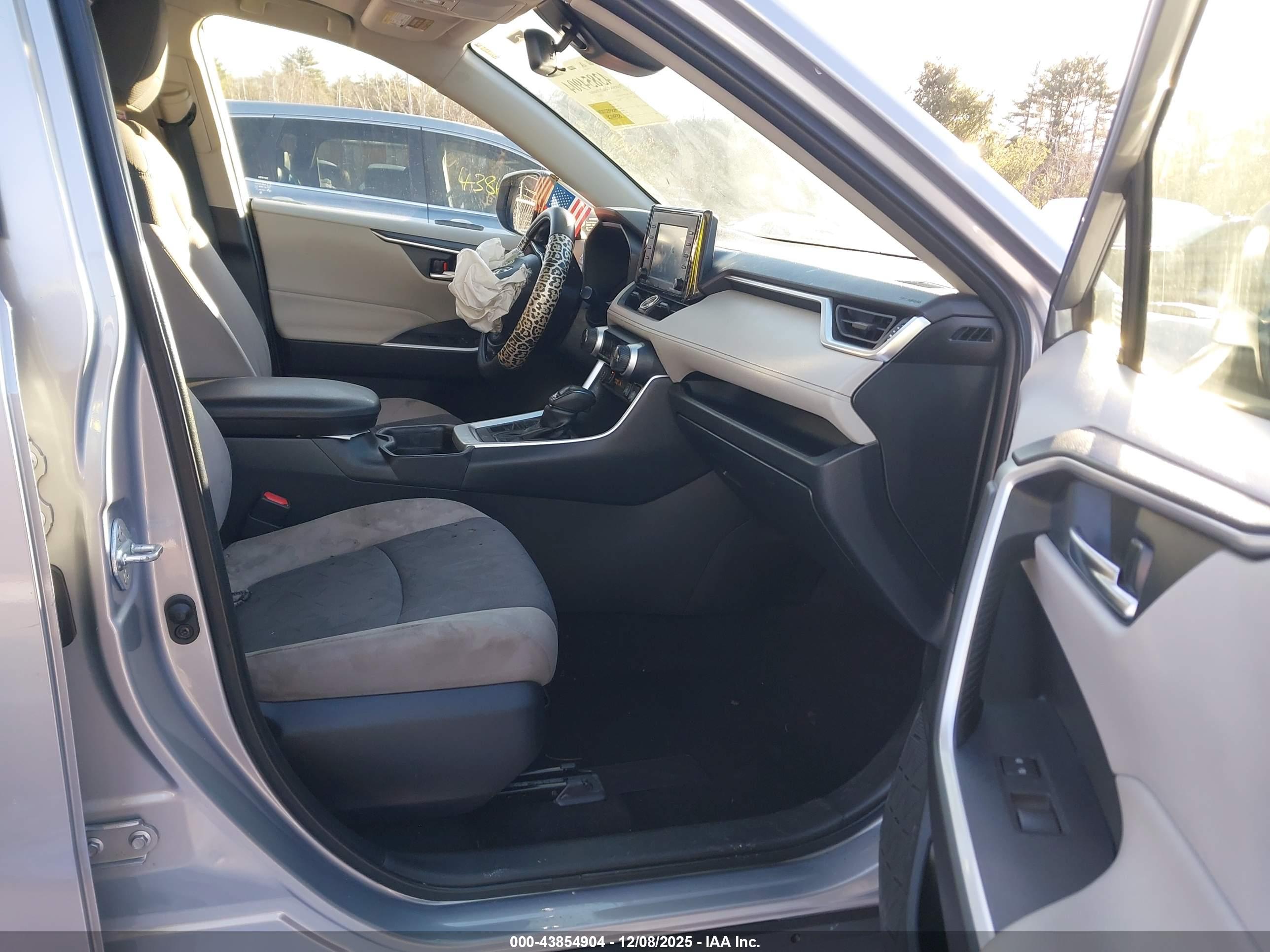TOYOTA RAV4 image 5