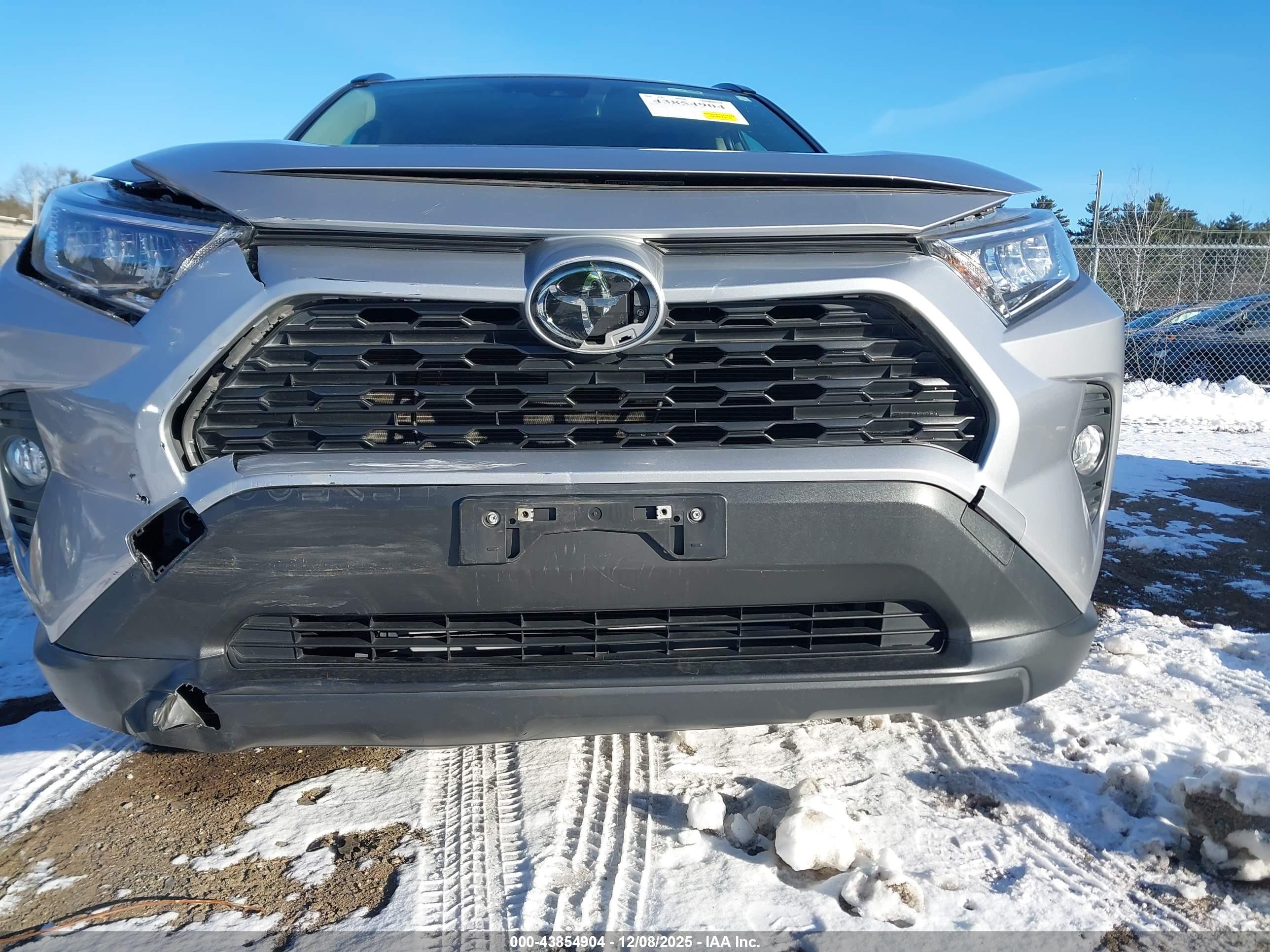 TOYOTA RAV4 image 6