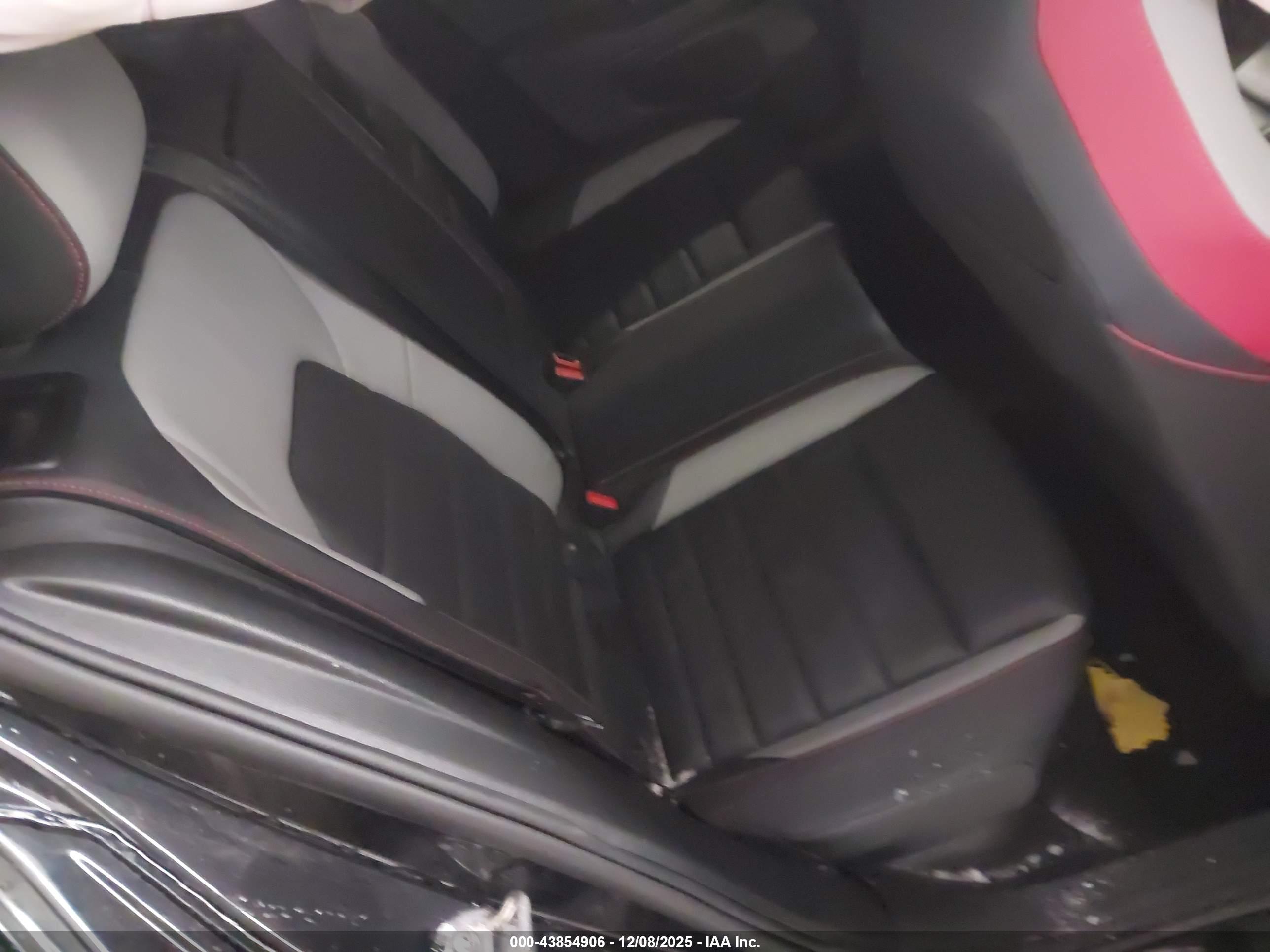 VOLKSWAGEN GOLF image 8