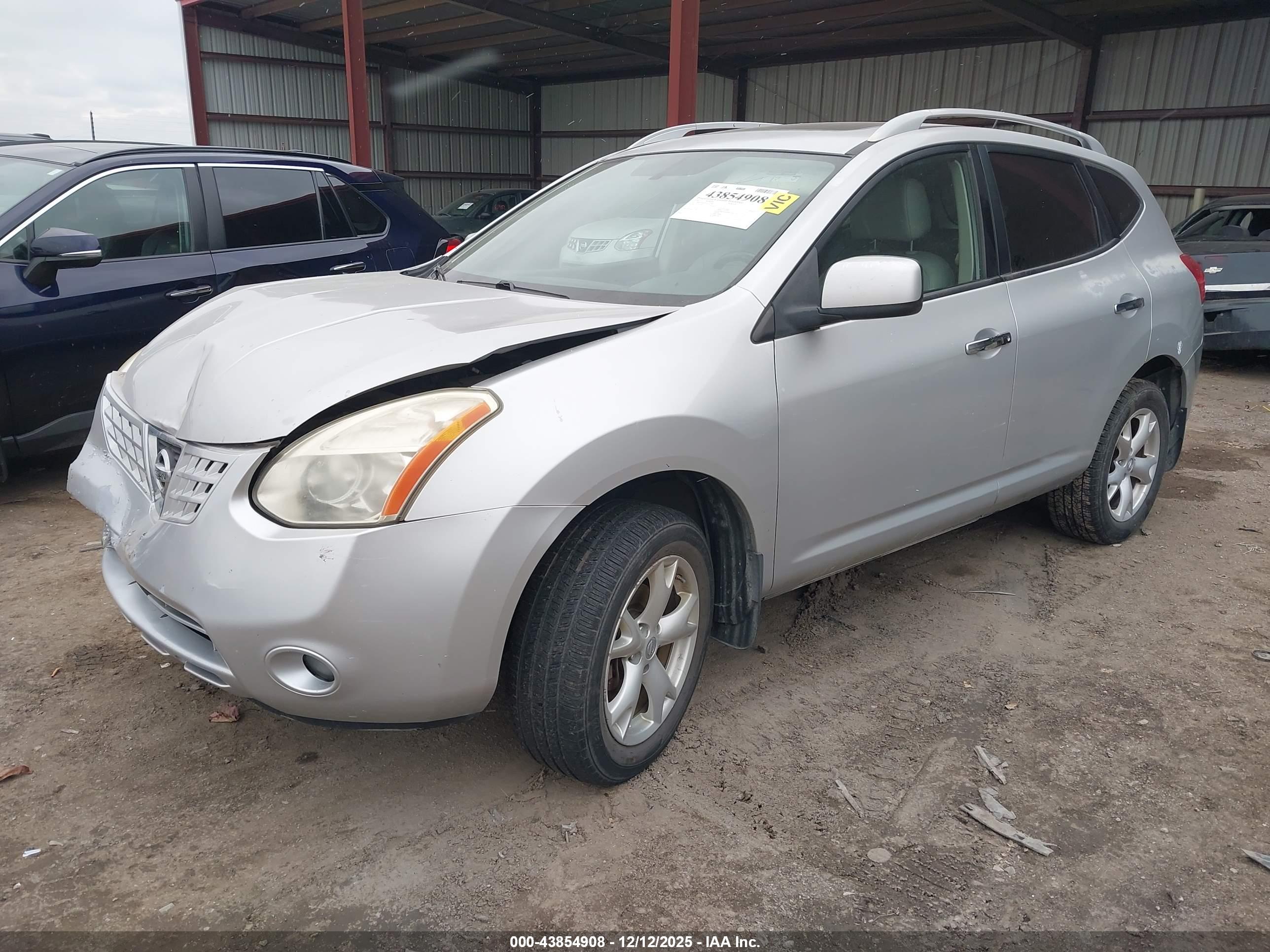 NISSAN ROGUE image 2