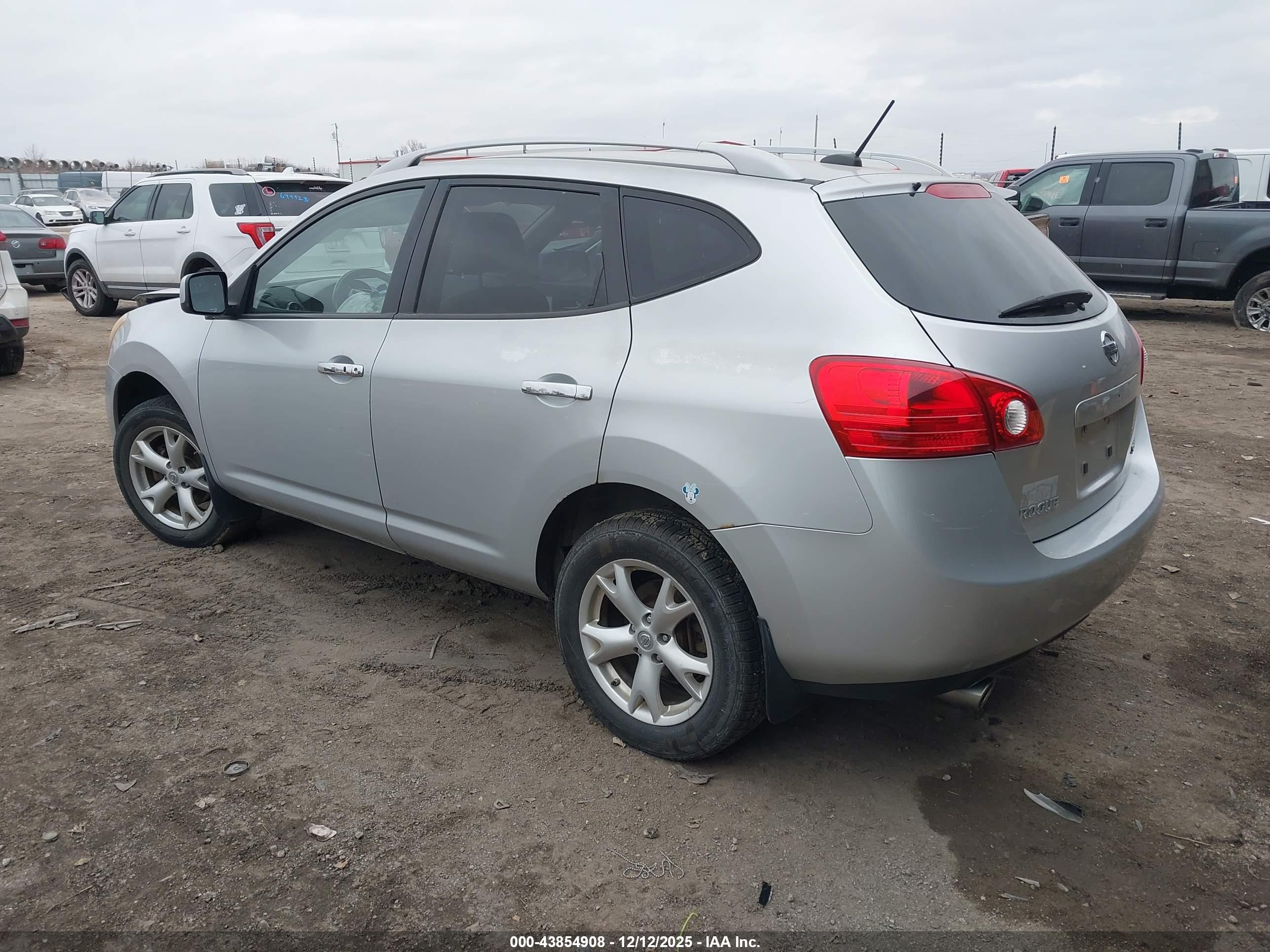NISSAN ROGUE image 3