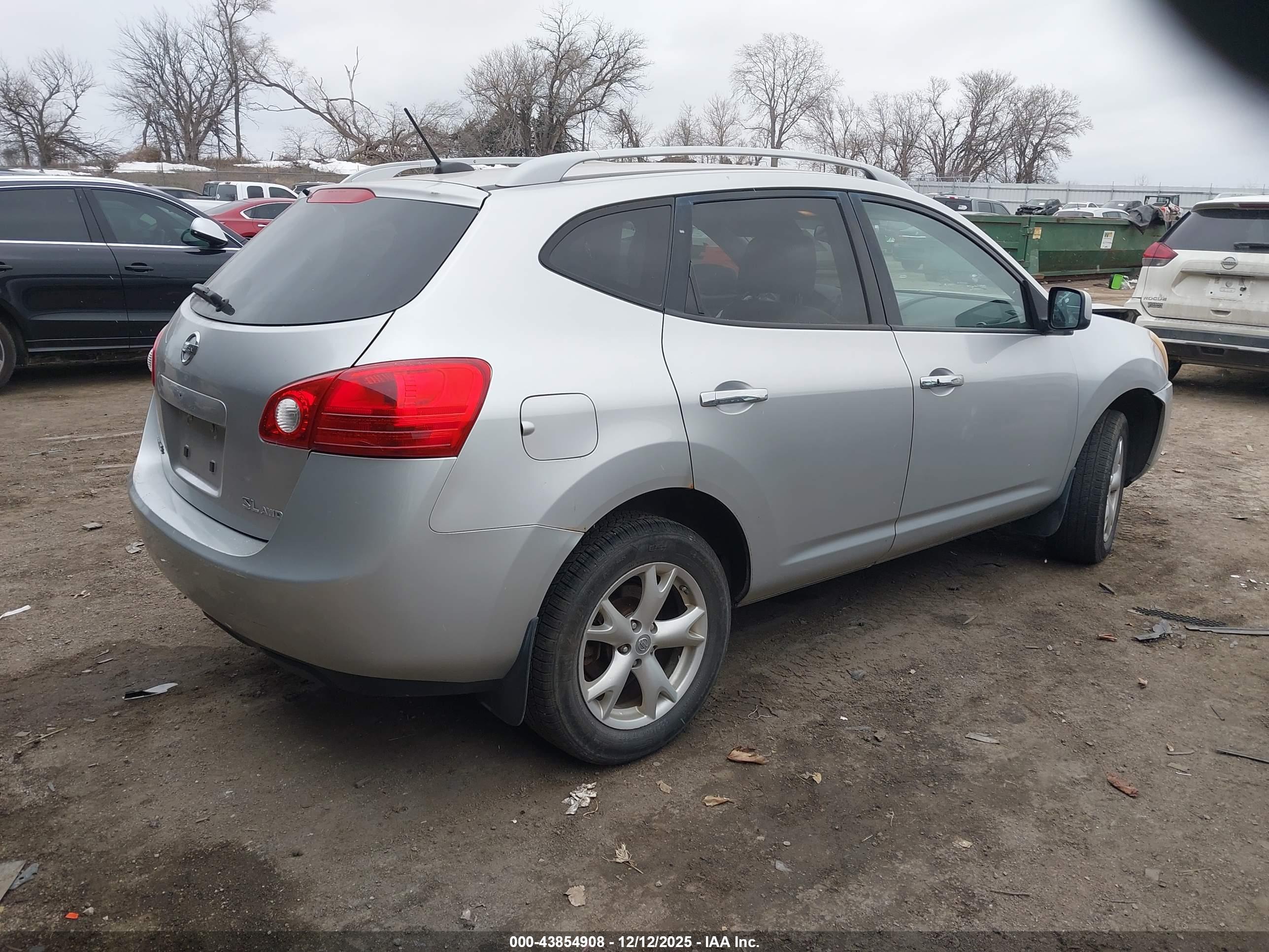 NISSAN ROGUE image 4