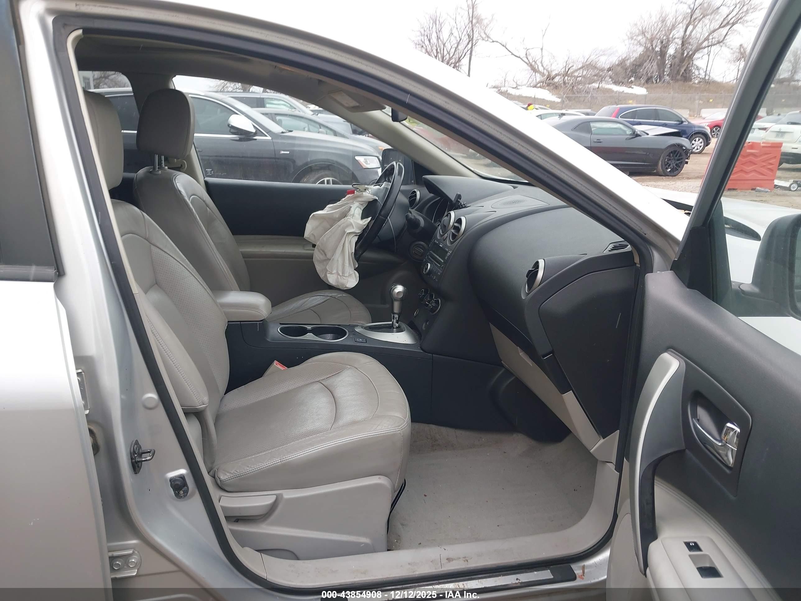 NISSAN ROGUE image 5