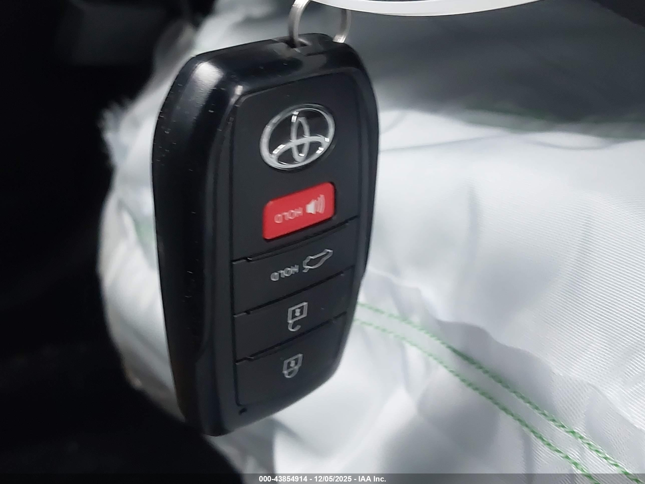 TOYOTA CAMRY image 11