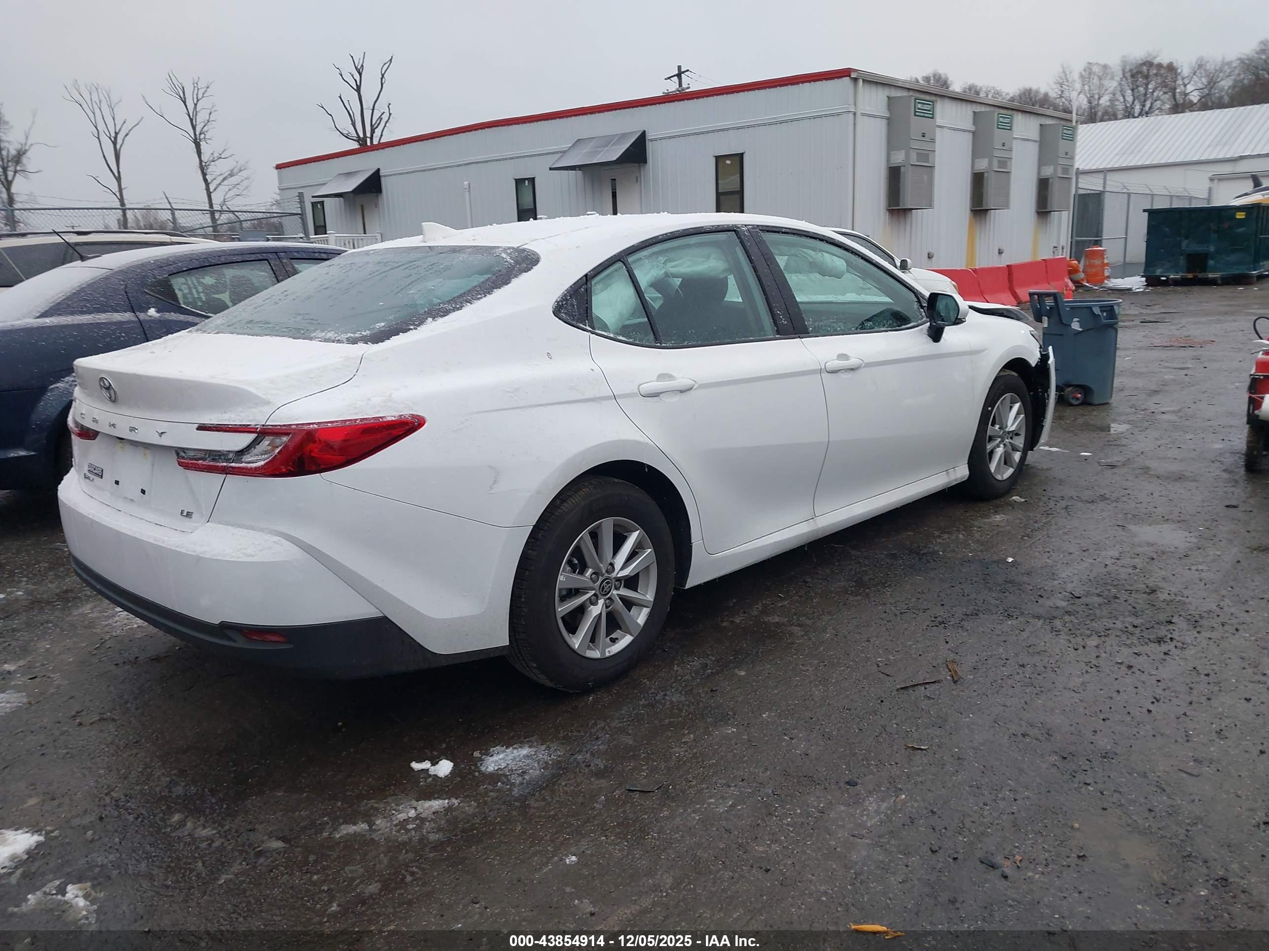 TOYOTA CAMRY image 4