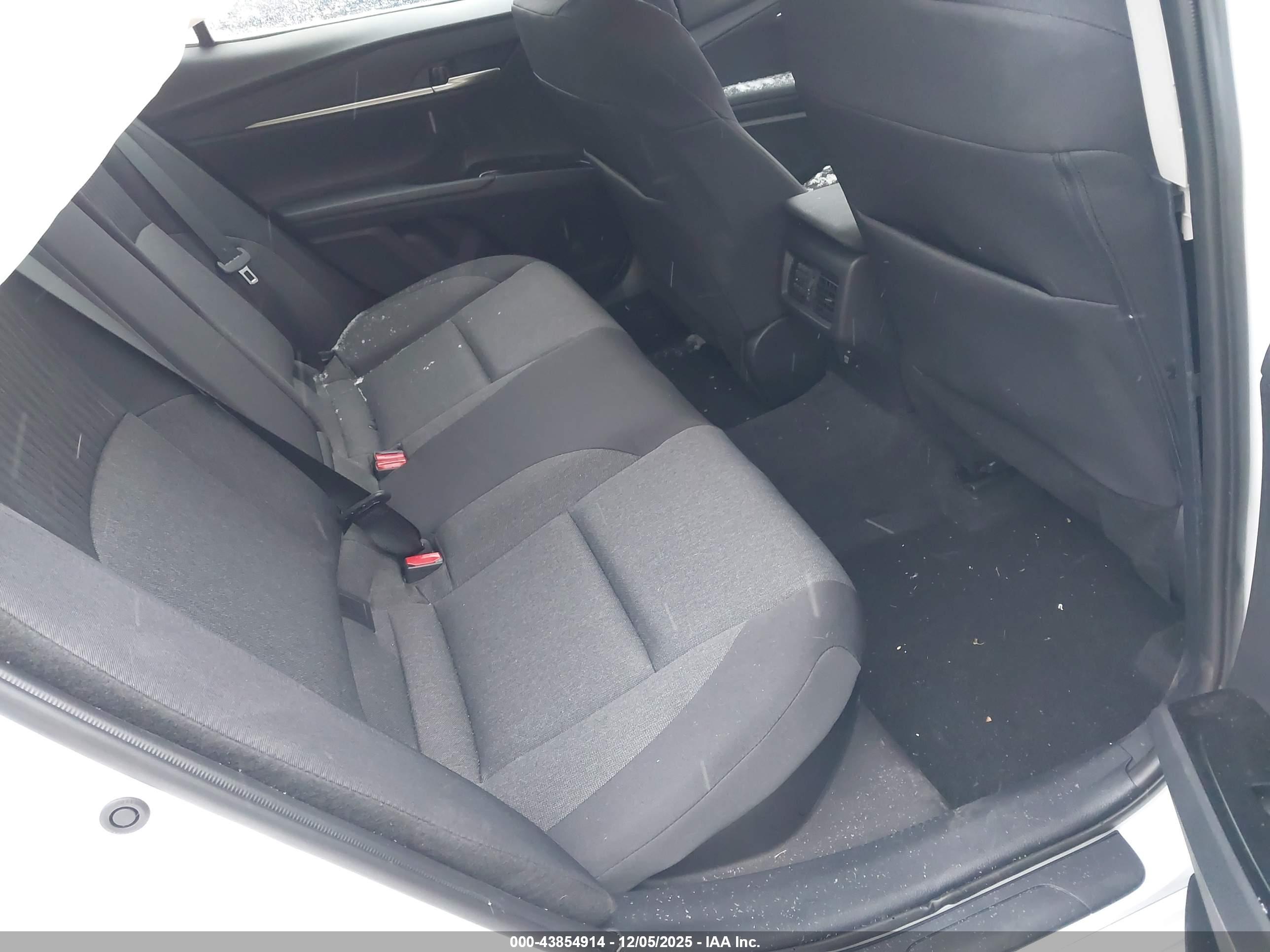 TOYOTA CAMRY image 8