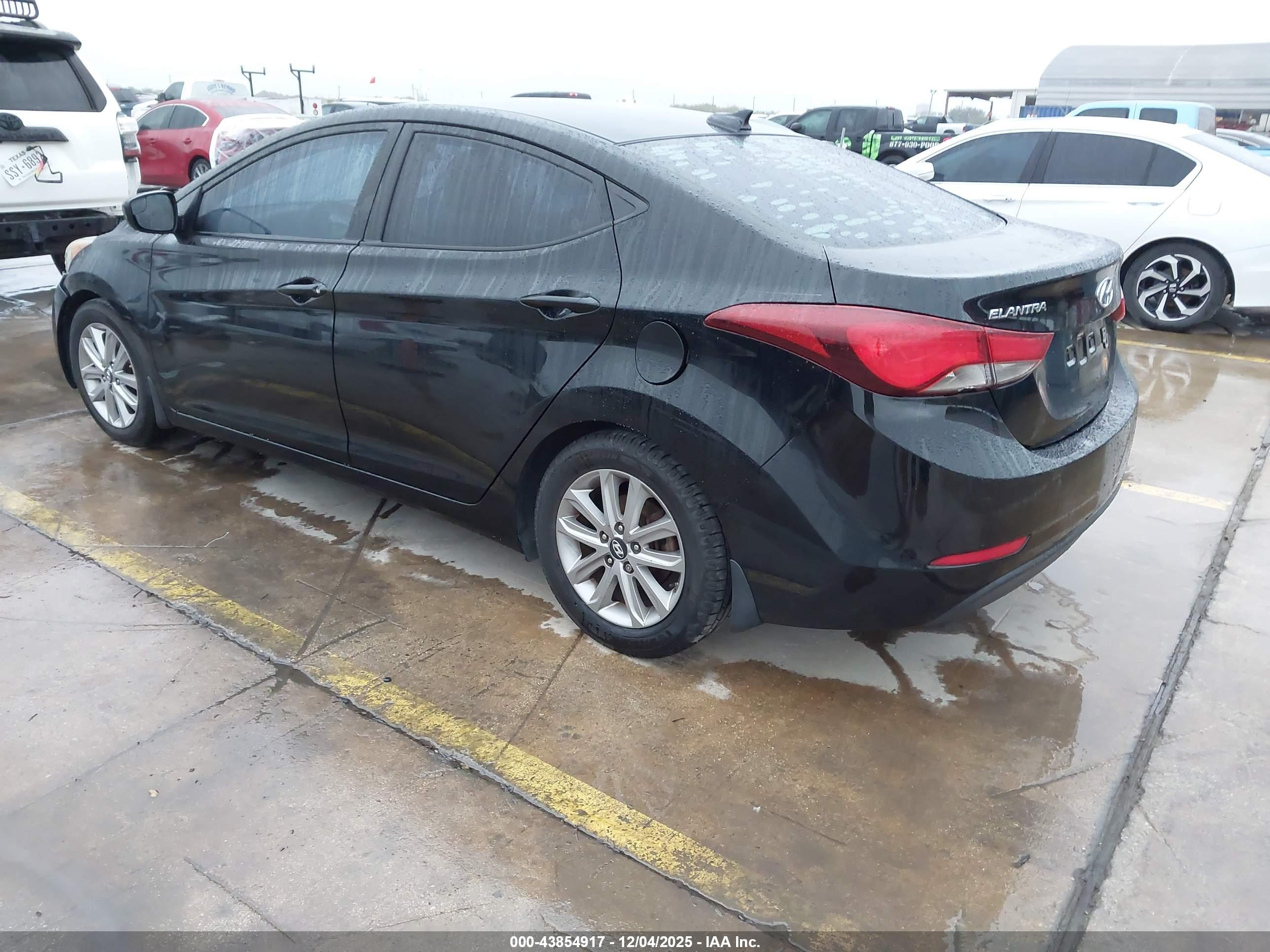 HYUNDAI ELANTRA image 3
