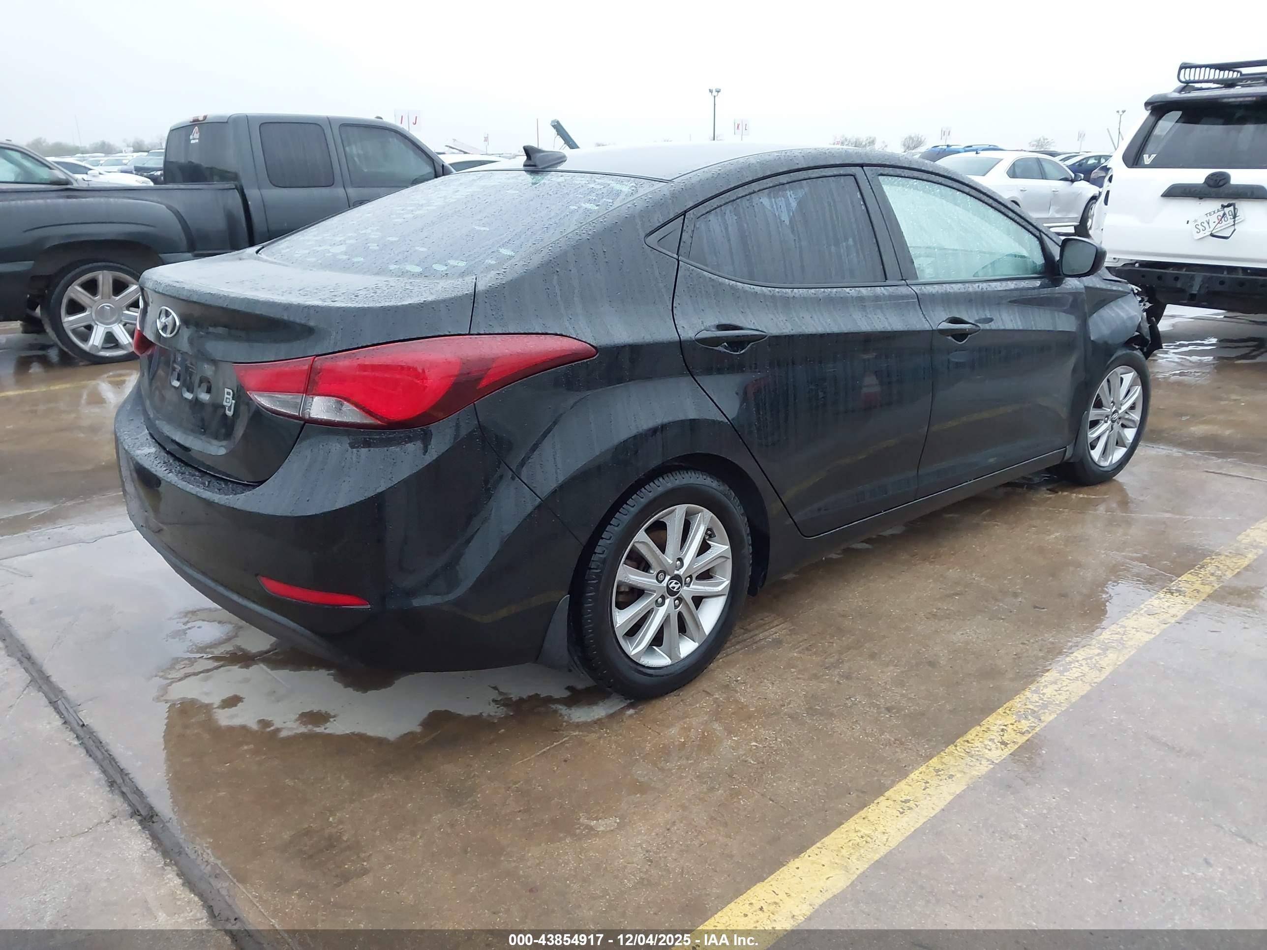 HYUNDAI ELANTRA image 4