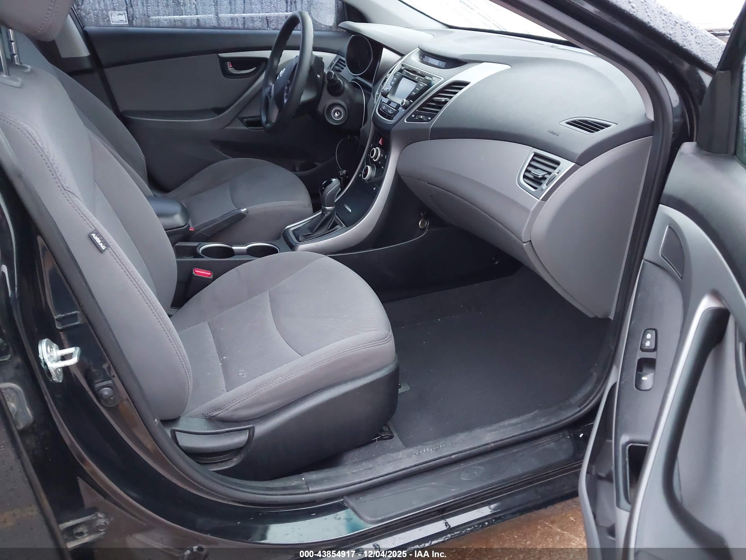HYUNDAI ELANTRA image 5