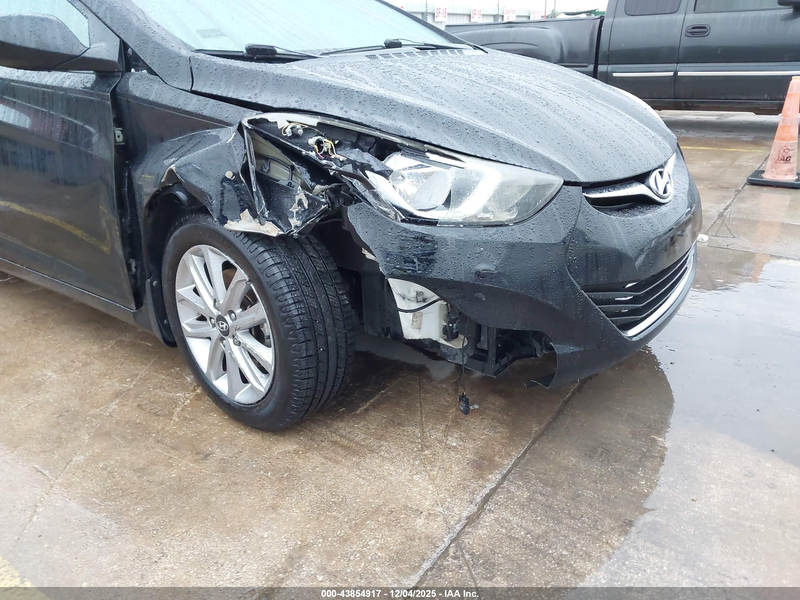 HYUNDAI ELANTRA image 6