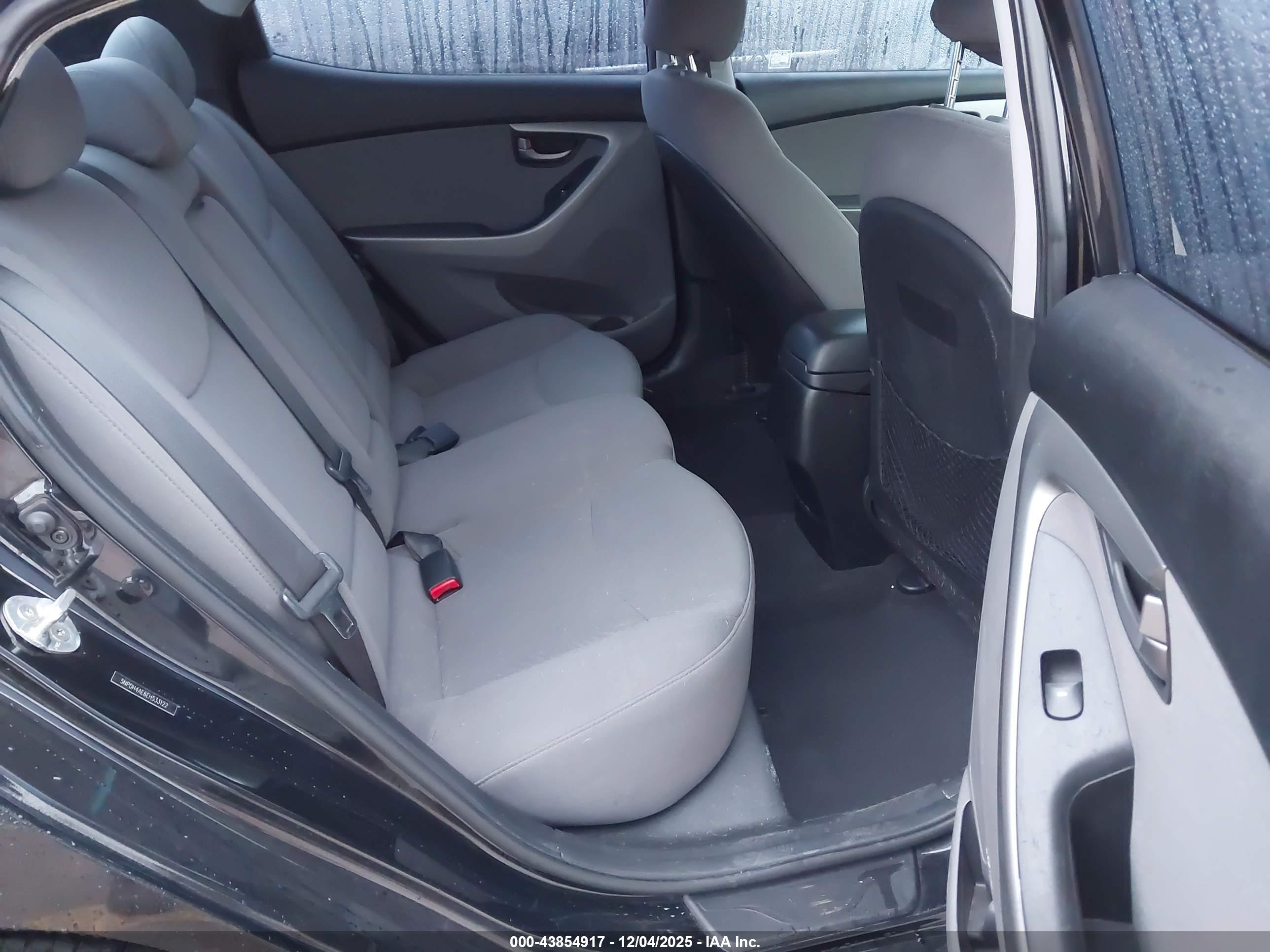 HYUNDAI ELANTRA image 8