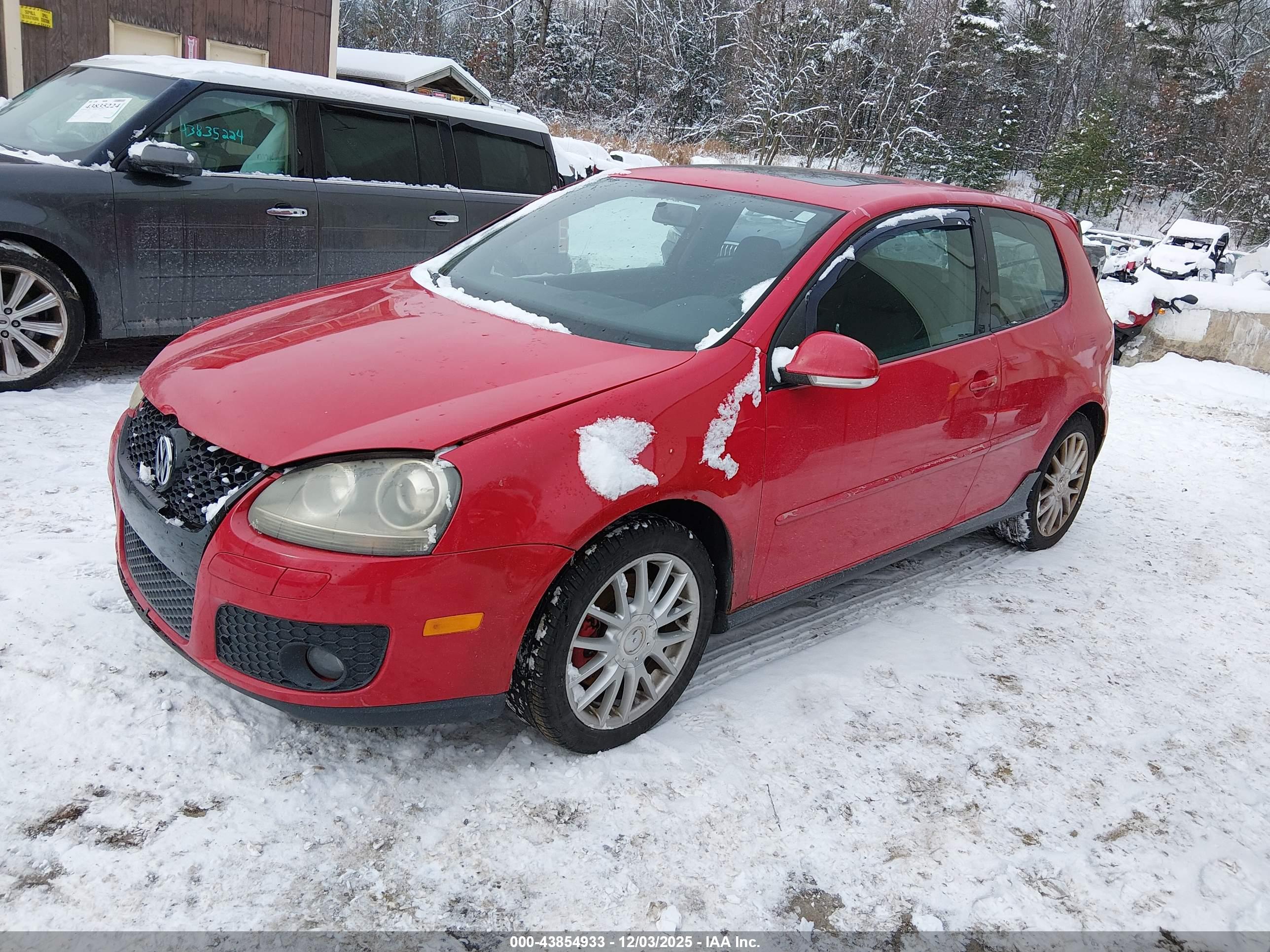 VOLKSWAGEN GTI image 2