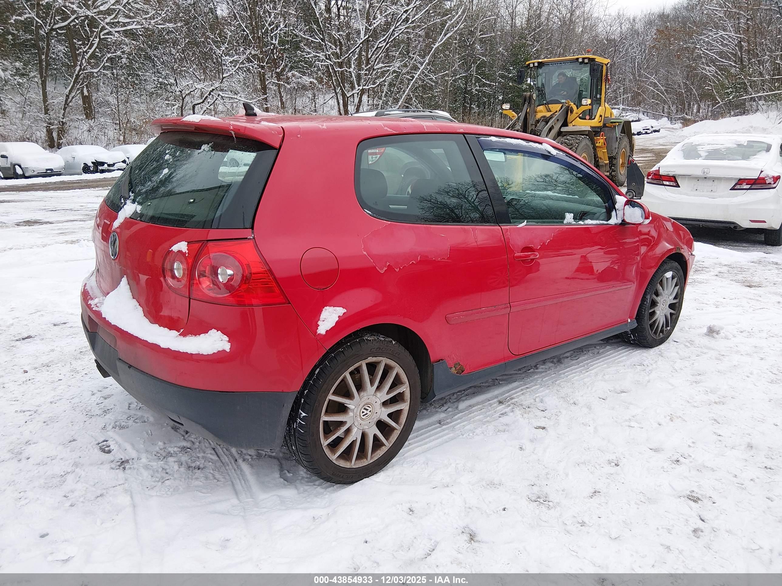 VOLKSWAGEN GTI image 4