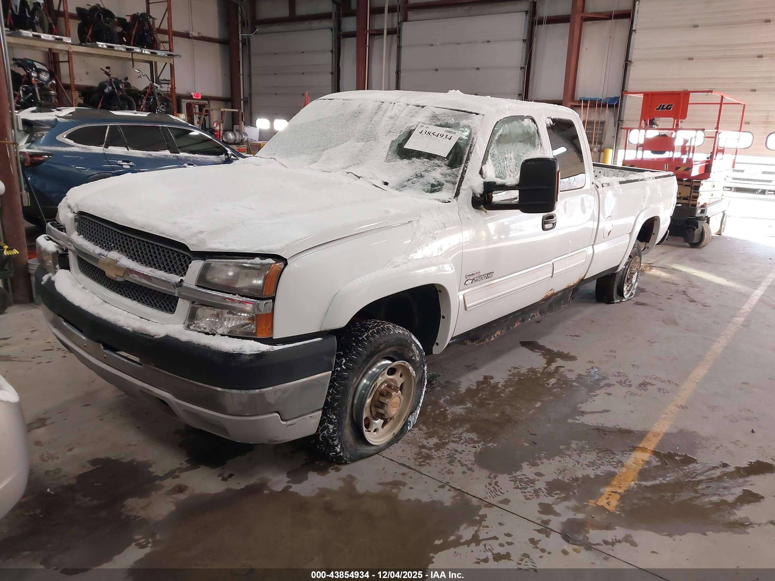 CHEVROLET SILVERADO image 2