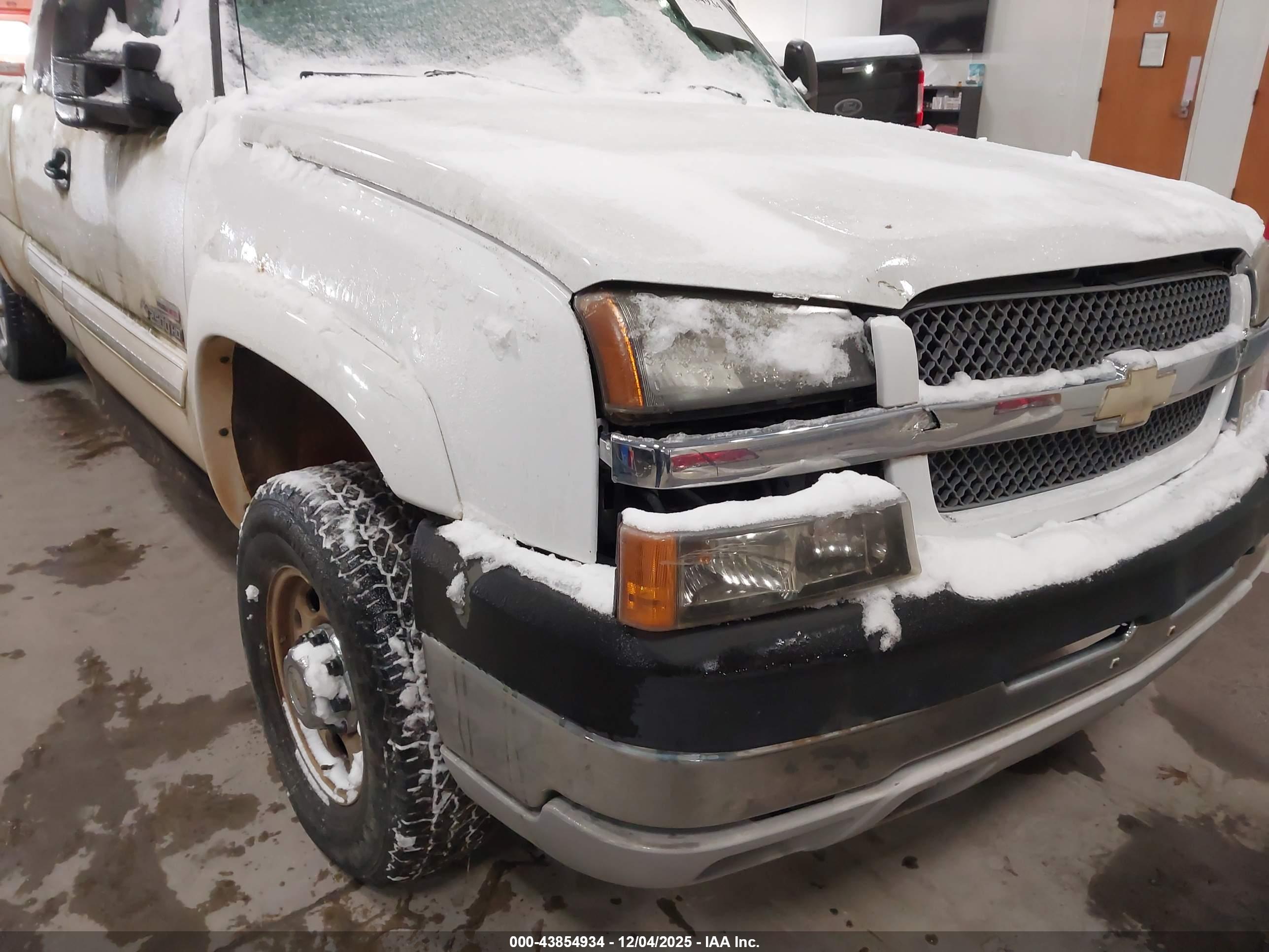CHEVROLET SILVERADO image 6