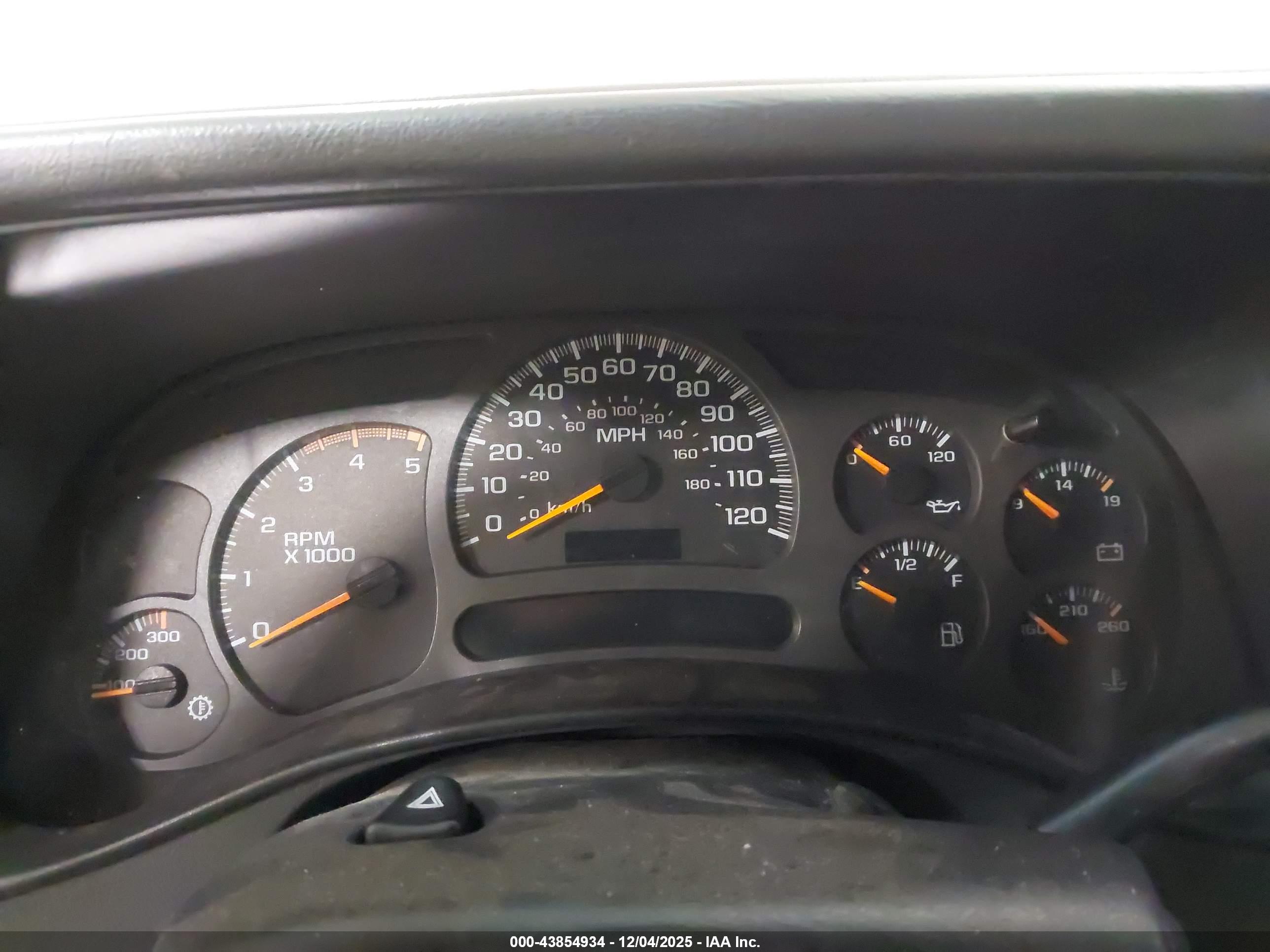CHEVROLET SILVERADO image 7