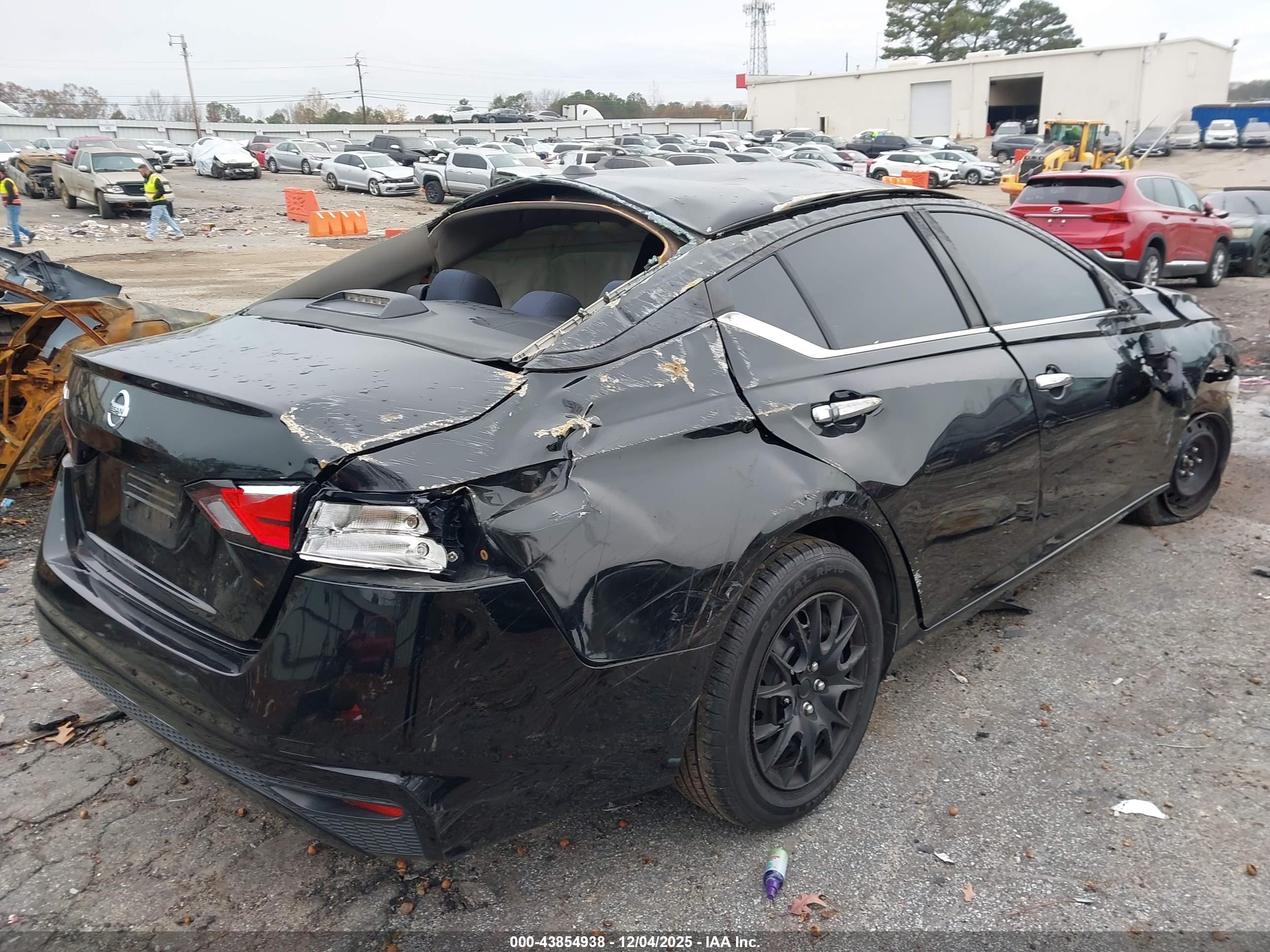 NISSAN ALTIMA image 4