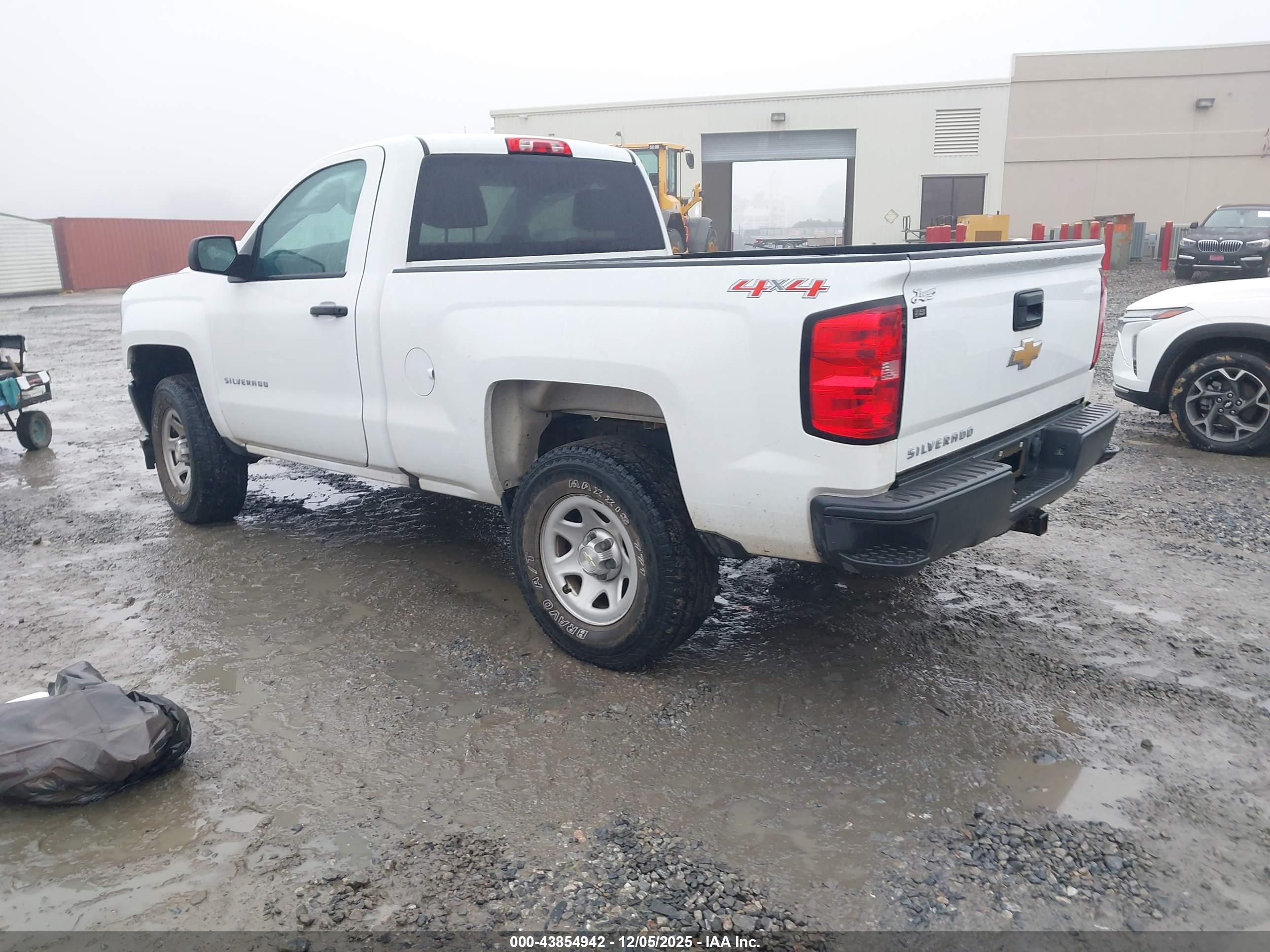 CHEVROLET SILVERADO image 3