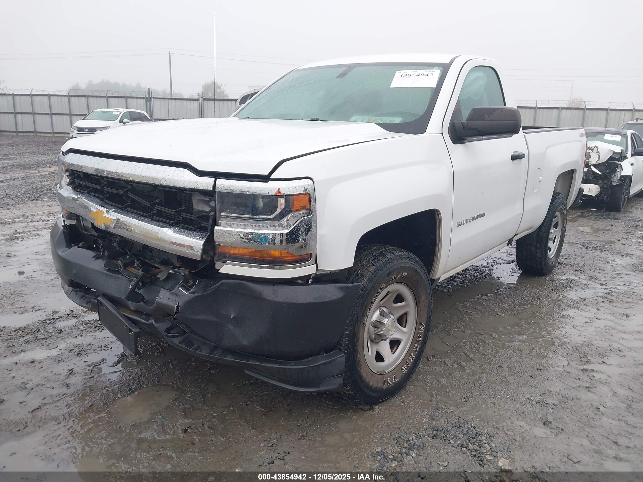 CHEVROLET SILVERADO image 6