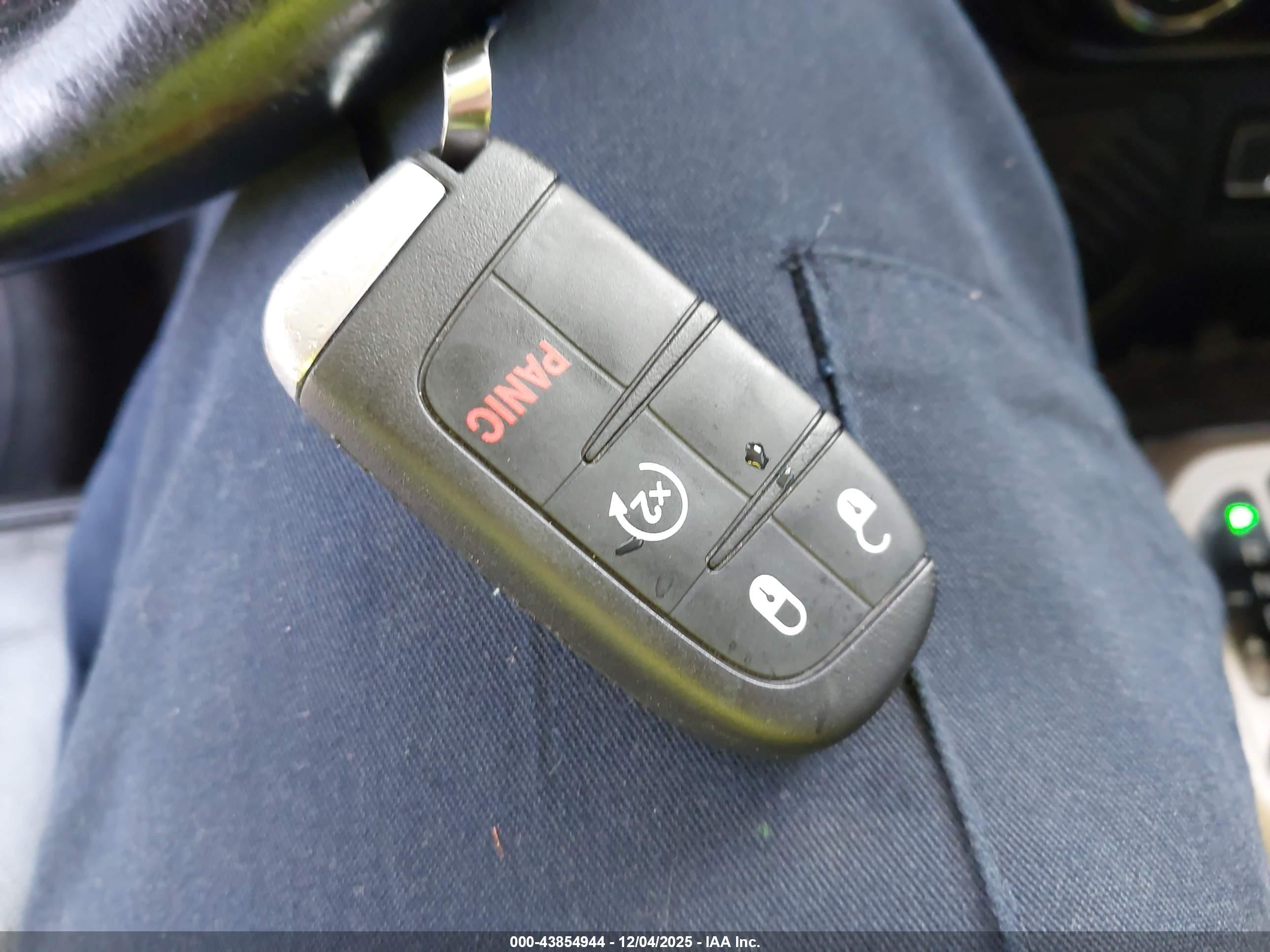 JEEP RENEGADE image 11