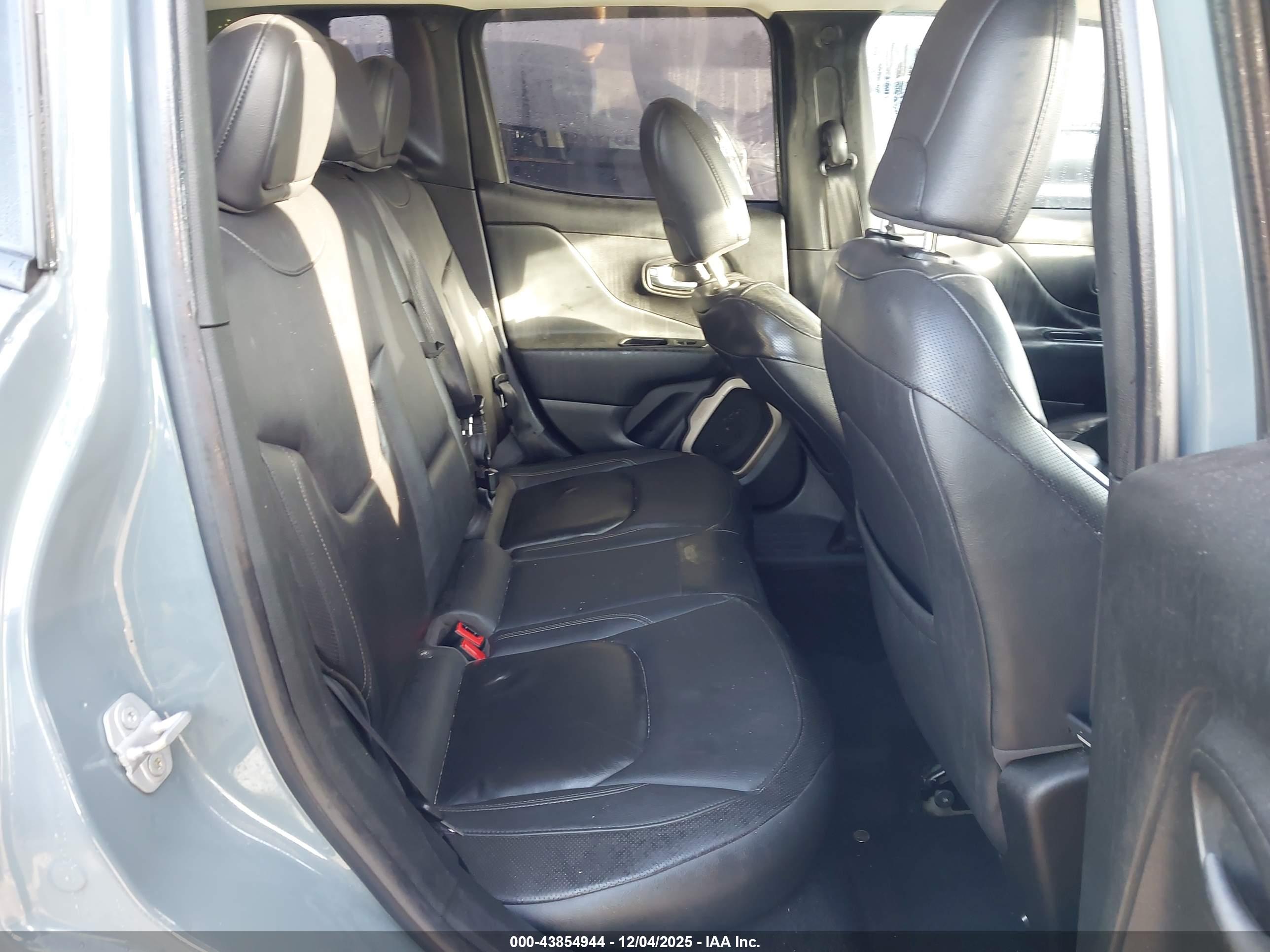 JEEP RENEGADE image 8