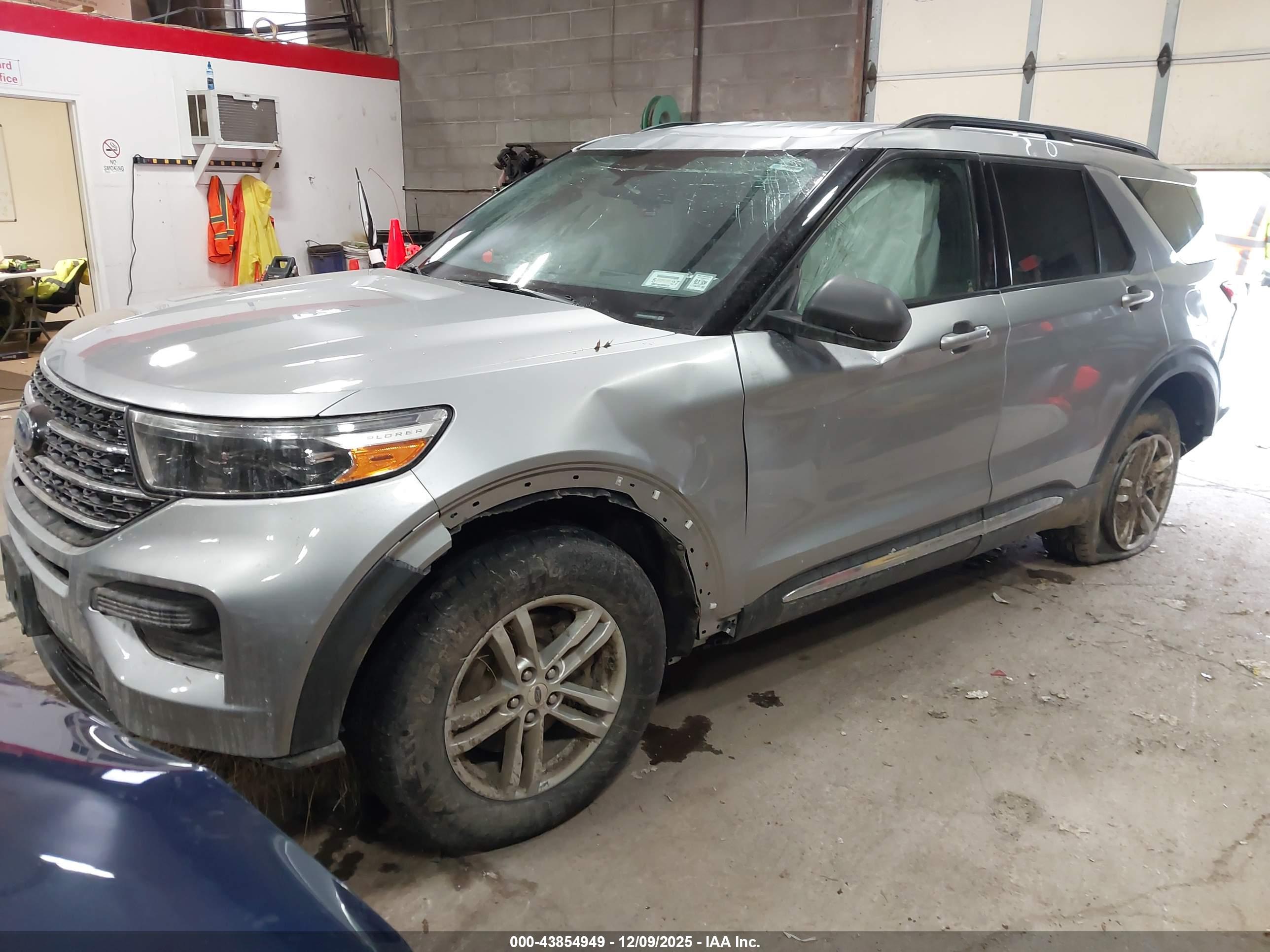 FORD EXPLORER image 2