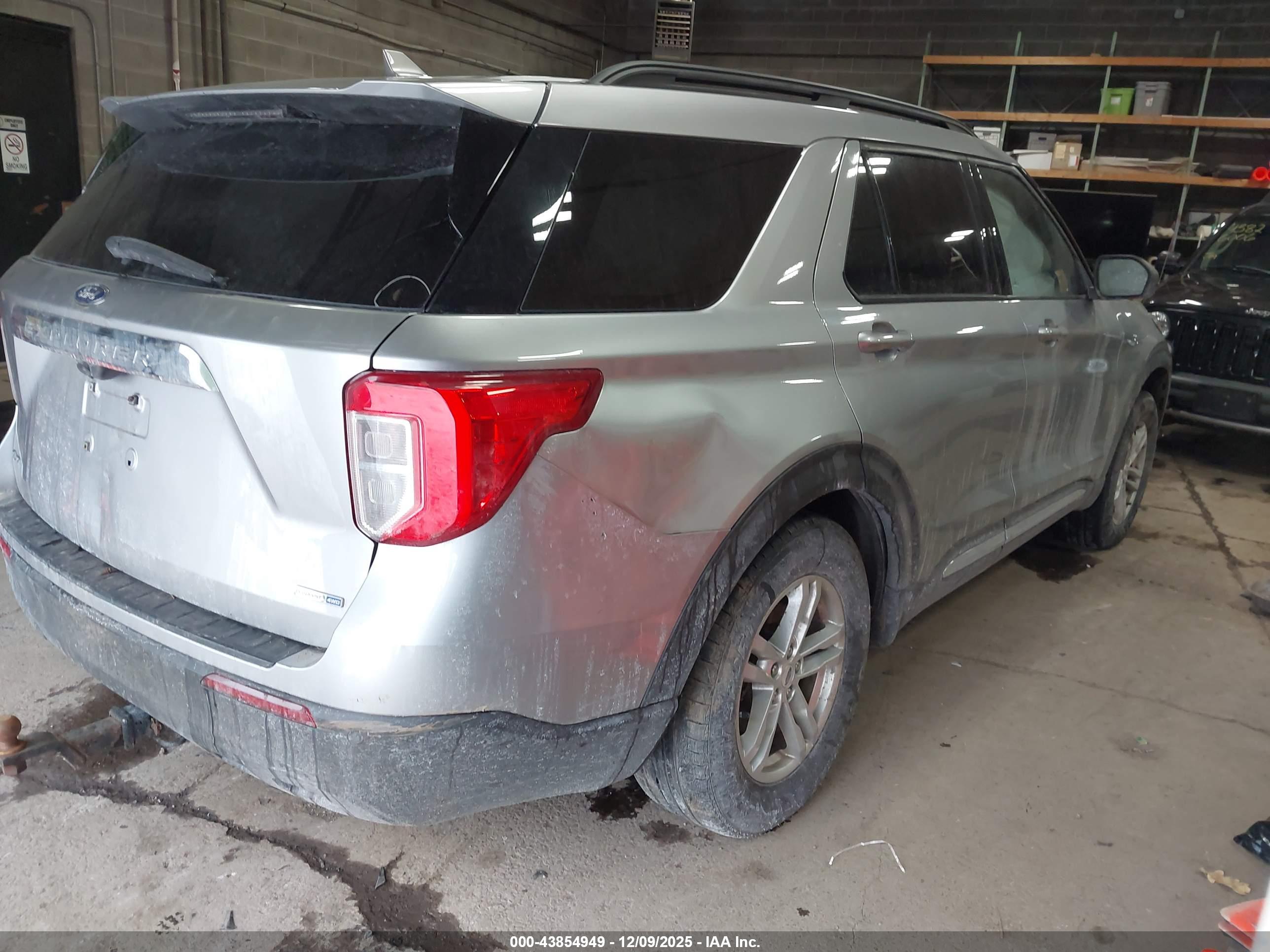 FORD EXPLORER image 4