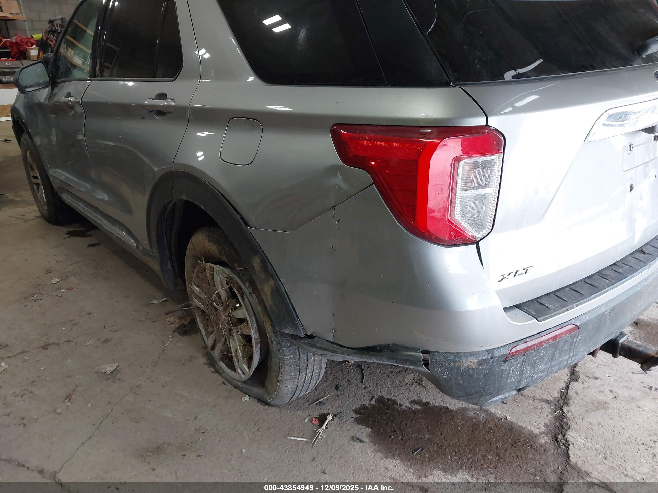 FORD EXPLORER image 6