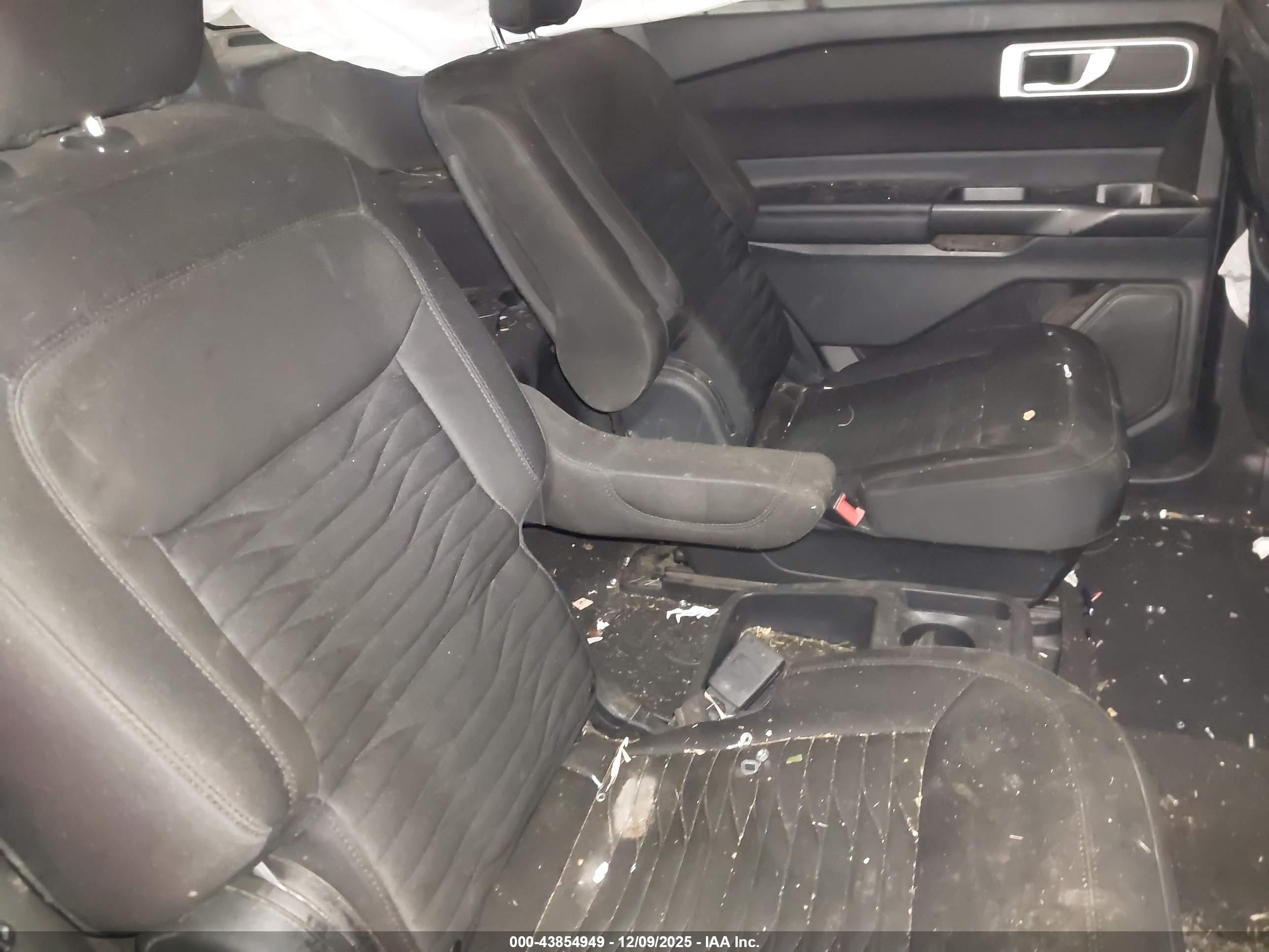 FORD EXPLORER image 8