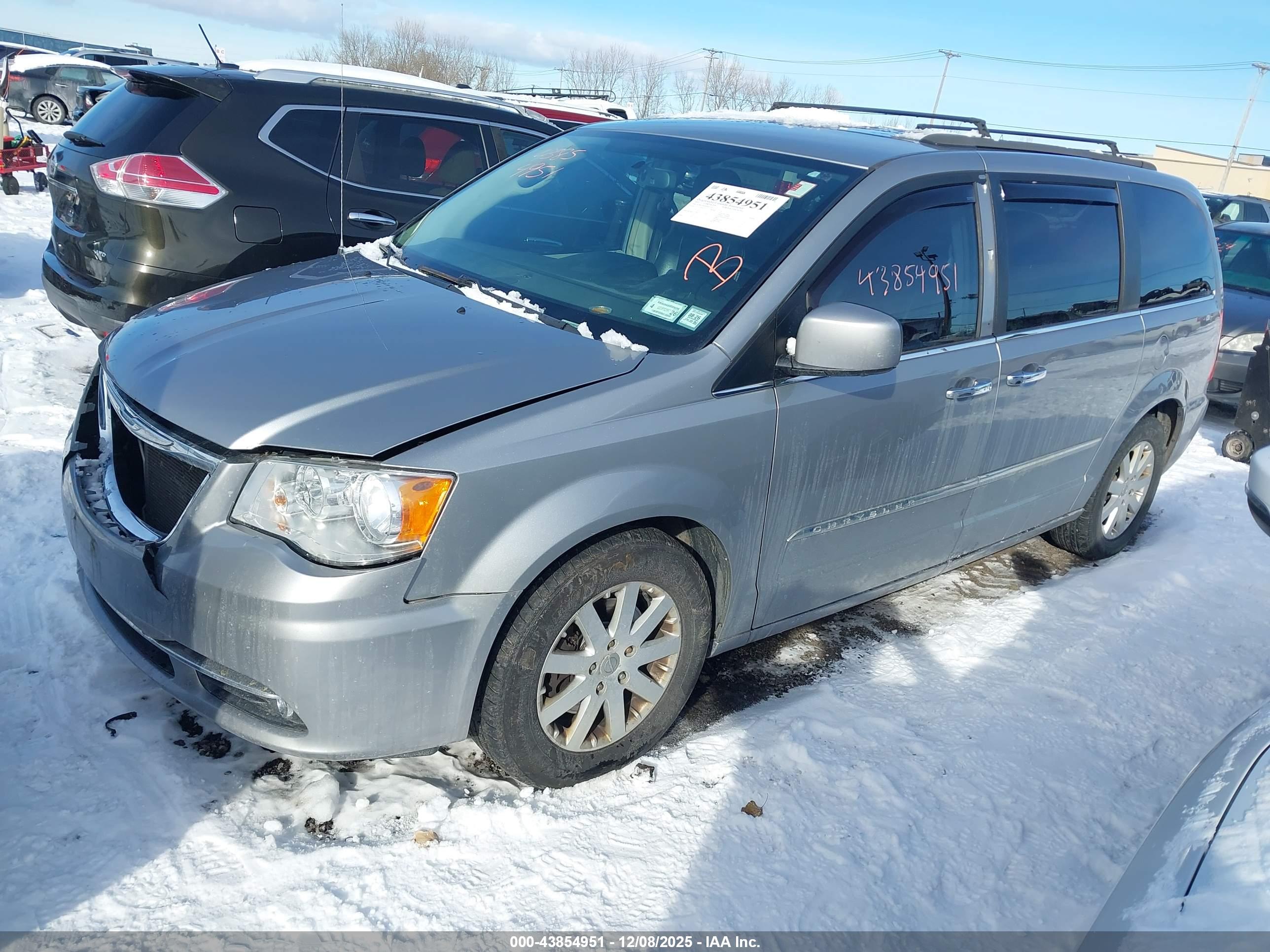 CHRYSLER TOWN image 2