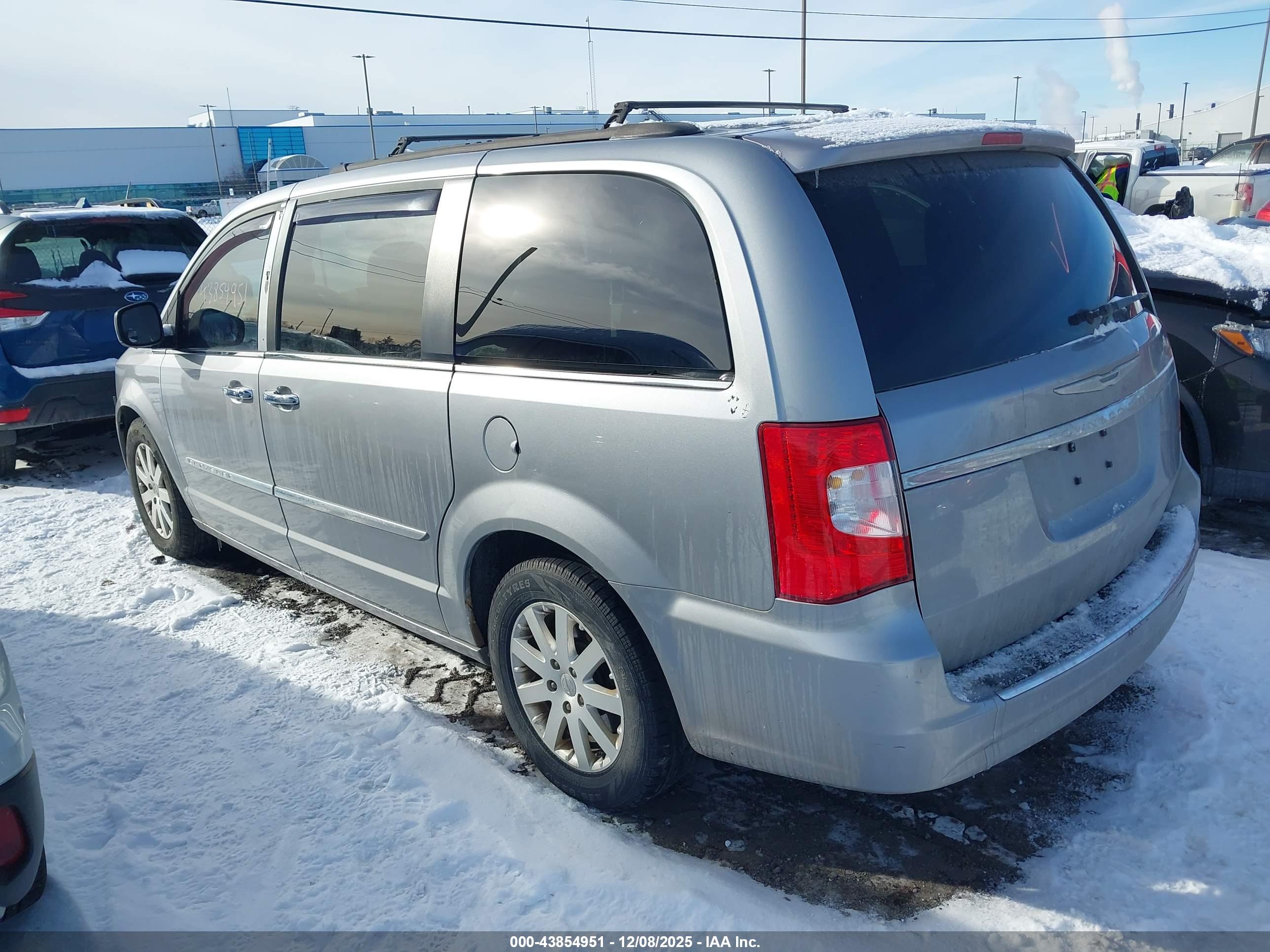 CHRYSLER TOWN image 3