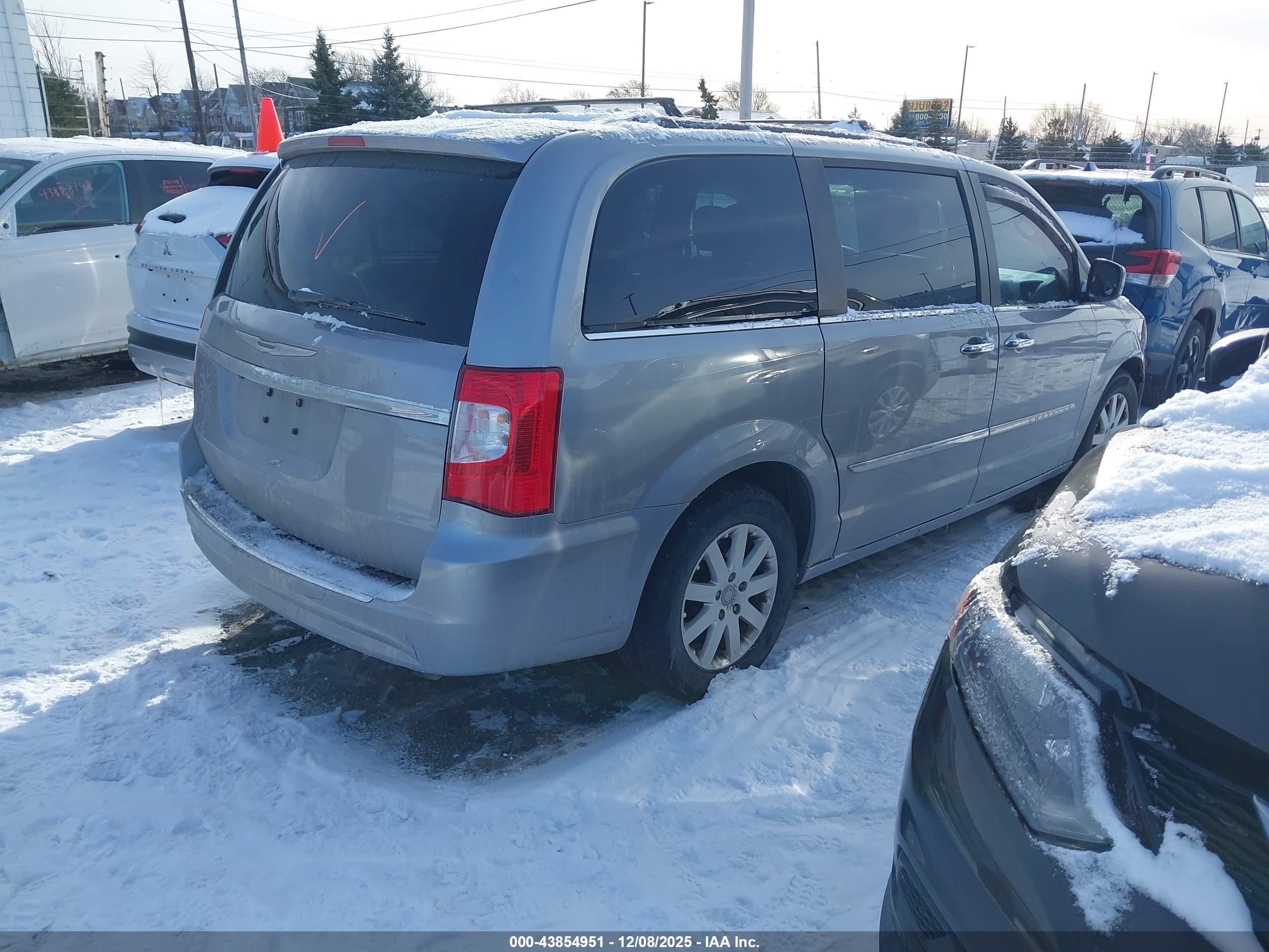 CHRYSLER TOWN image 4