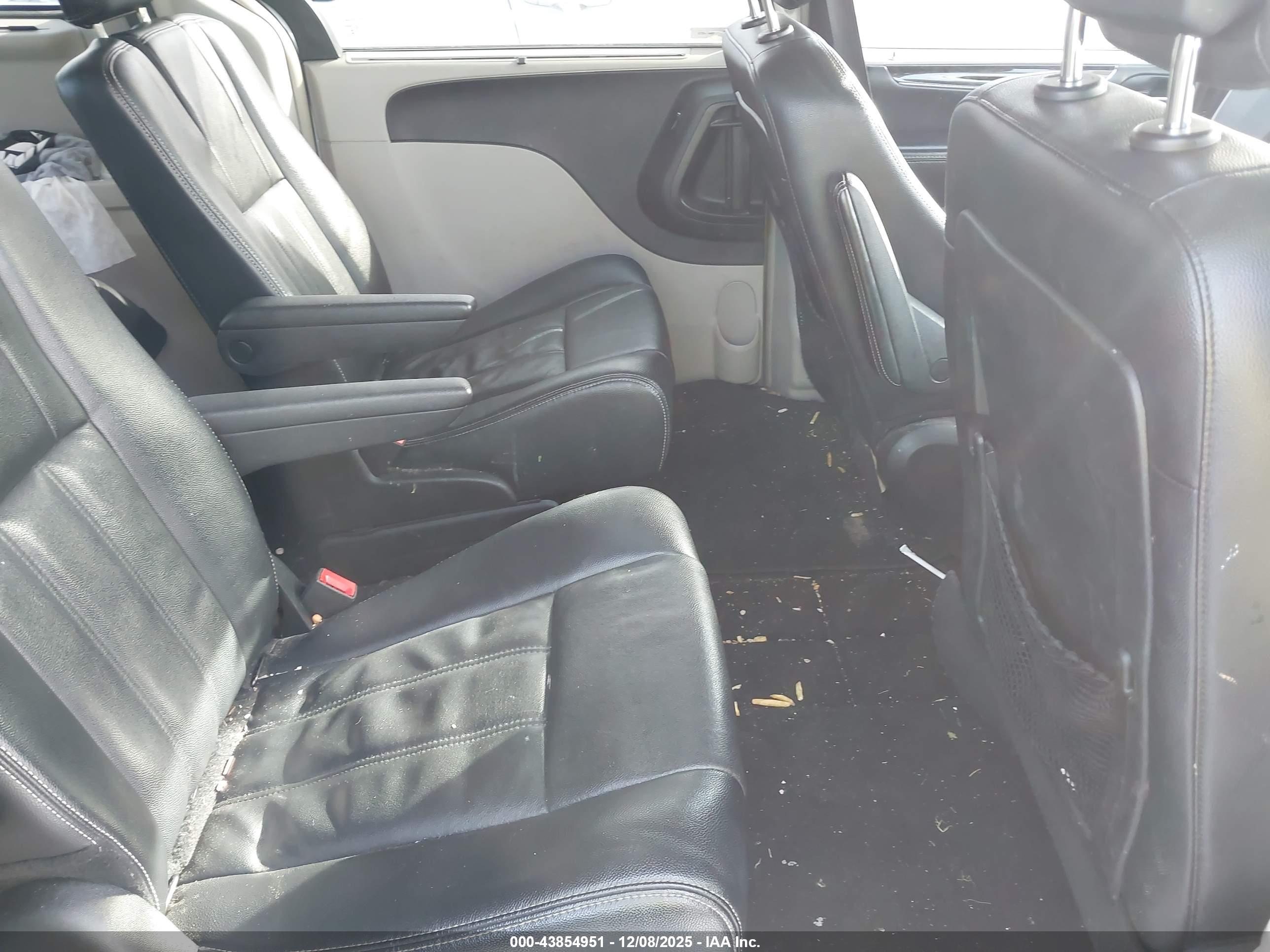 CHRYSLER TOWN image 8