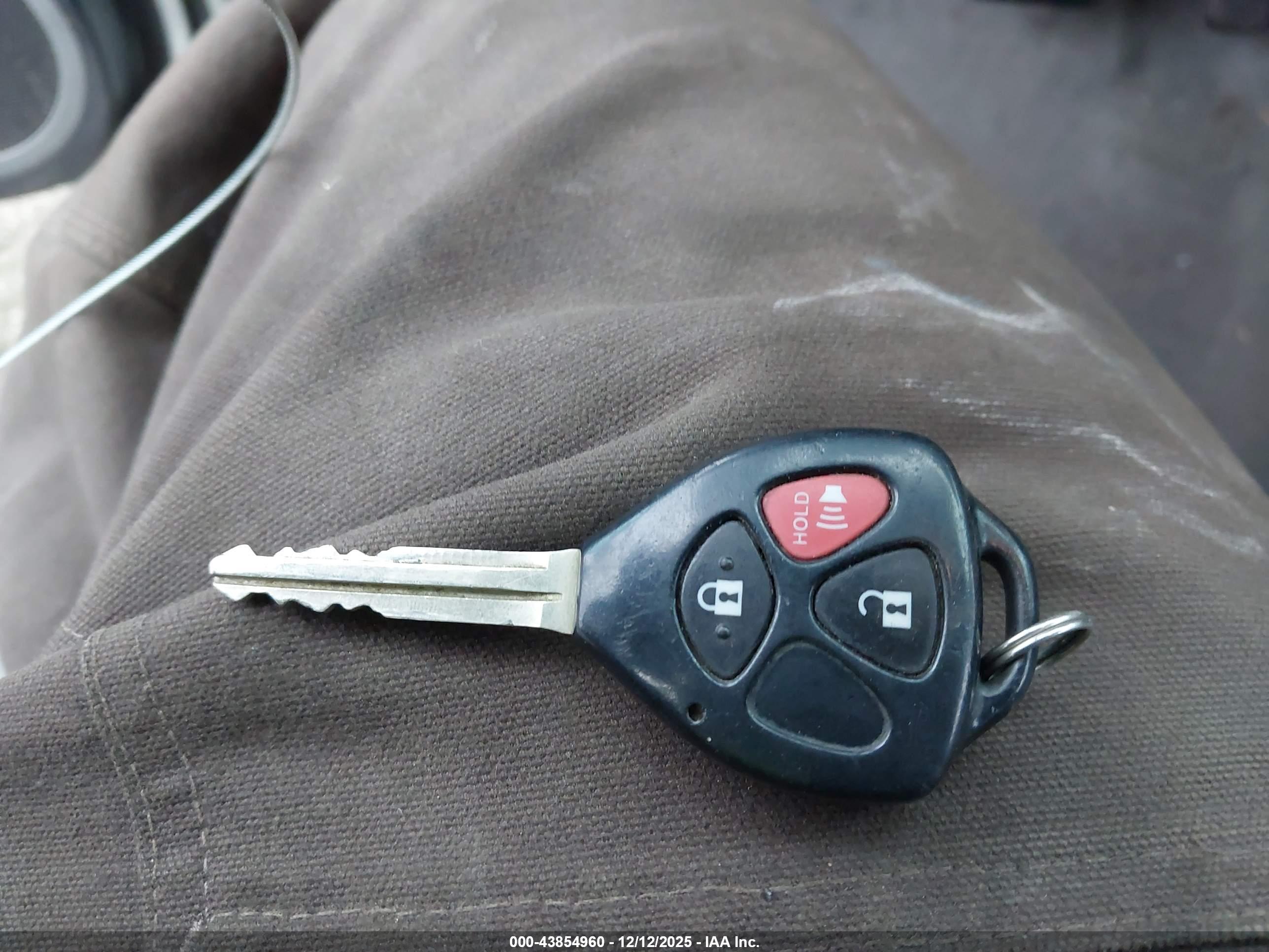 TOYOTA RAV4 image 11