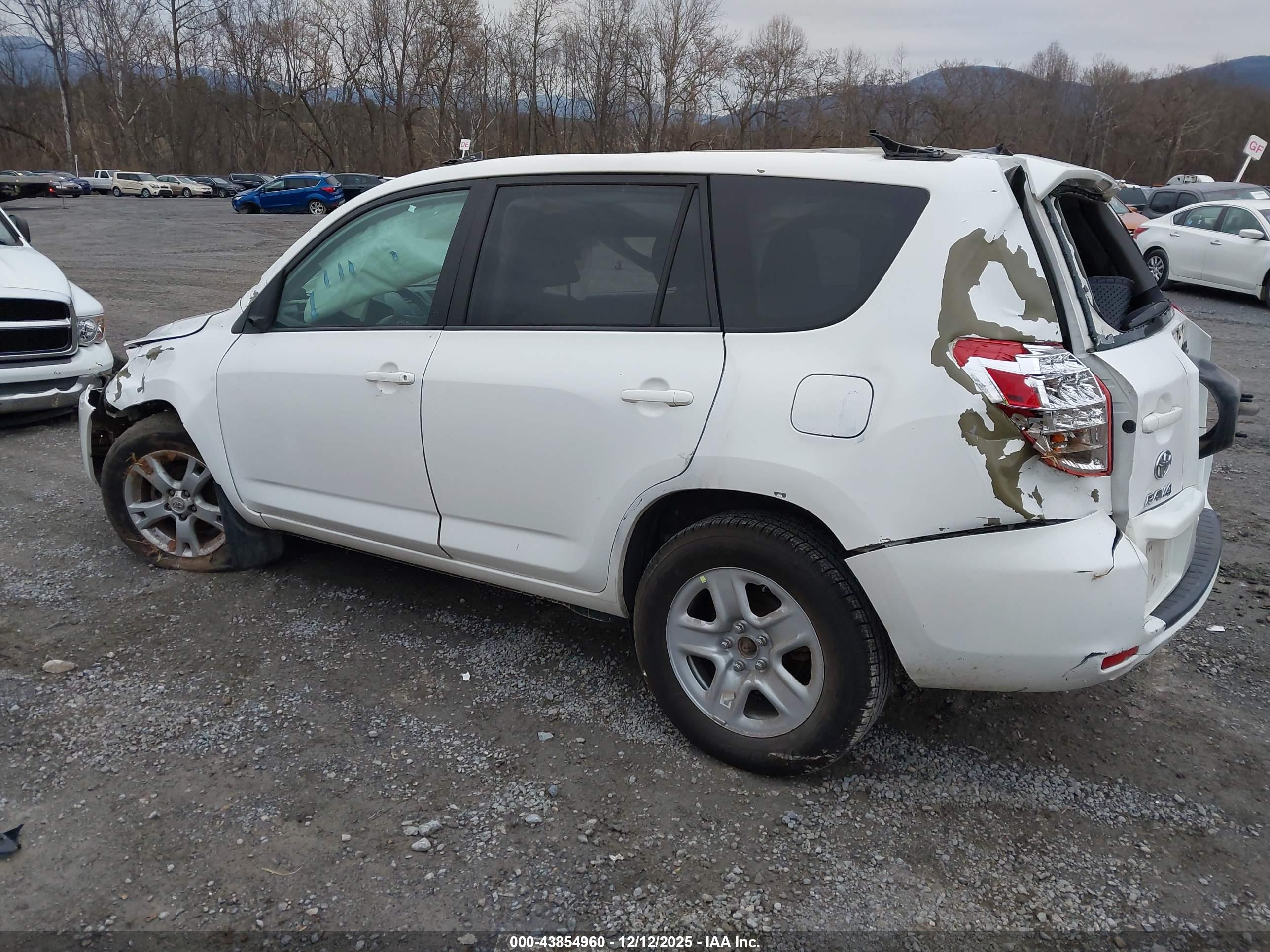 TOYOTA RAV4 image 3