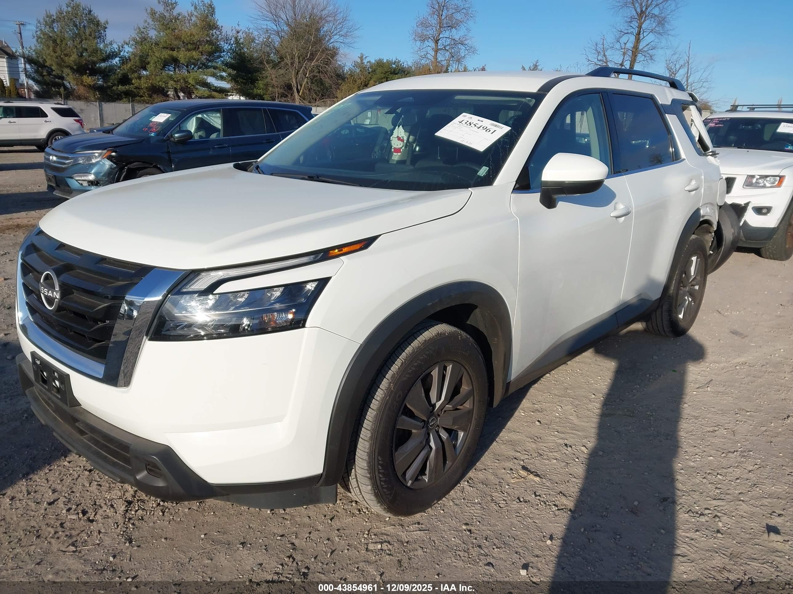 NISSAN PATHFINDER image 2